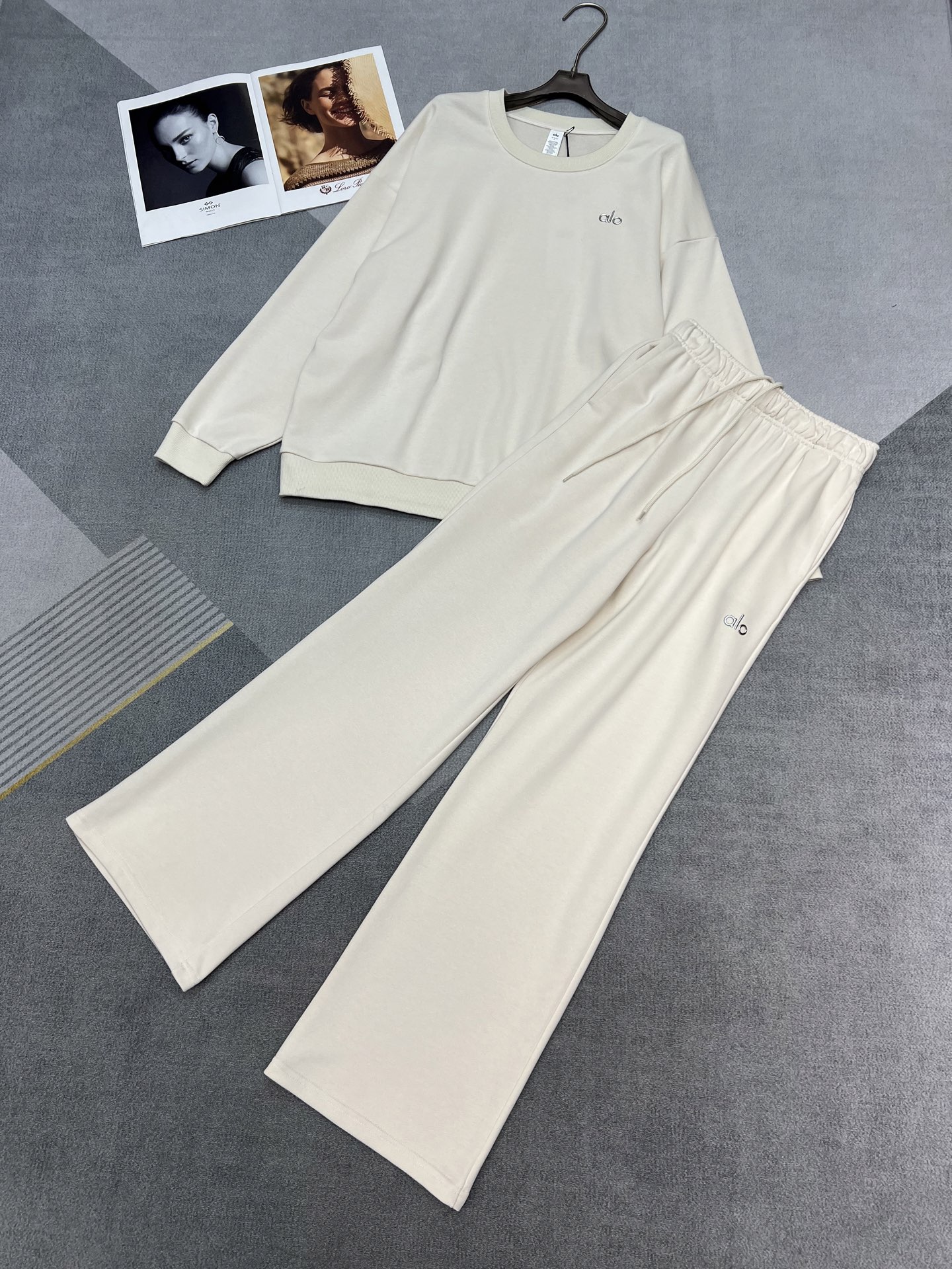 NO:320910,Tops Pants Quality Oatmeal Round Neck Sweatshirts Trousers Tie, Hoodie, Sweatshirts, Alexander Wang19860909上衣 裤子品质燕麦色圆领卫衣长裤系,,hoodie,sweatshirts,alexander wang,Women's clothing