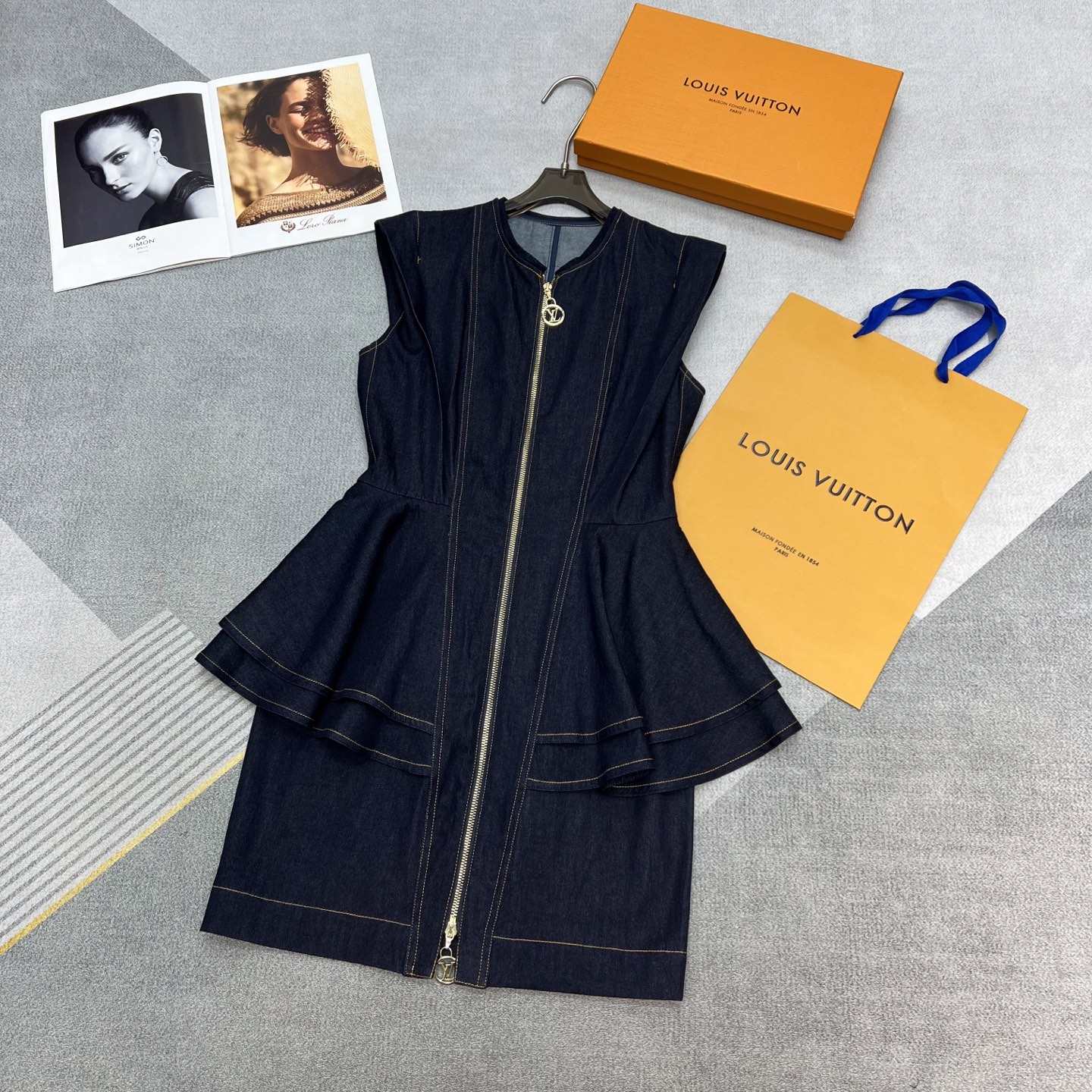 NO:325654,High-quality Louis Vuitto*/25SS new sleeveless denim dress/custom zipper head custom leather tag decoration/simple and elegant/one color three-code SML, louis vuitton, skirts, alexander wang19860909高品质Louis Vuitto*/25SS新款无袖牛仔连衣裙/定制拉链头定制皮吊牌装饰/简约大方/一色三码SML,,louis vuitton,skirts,alexander wang,Women's clothing