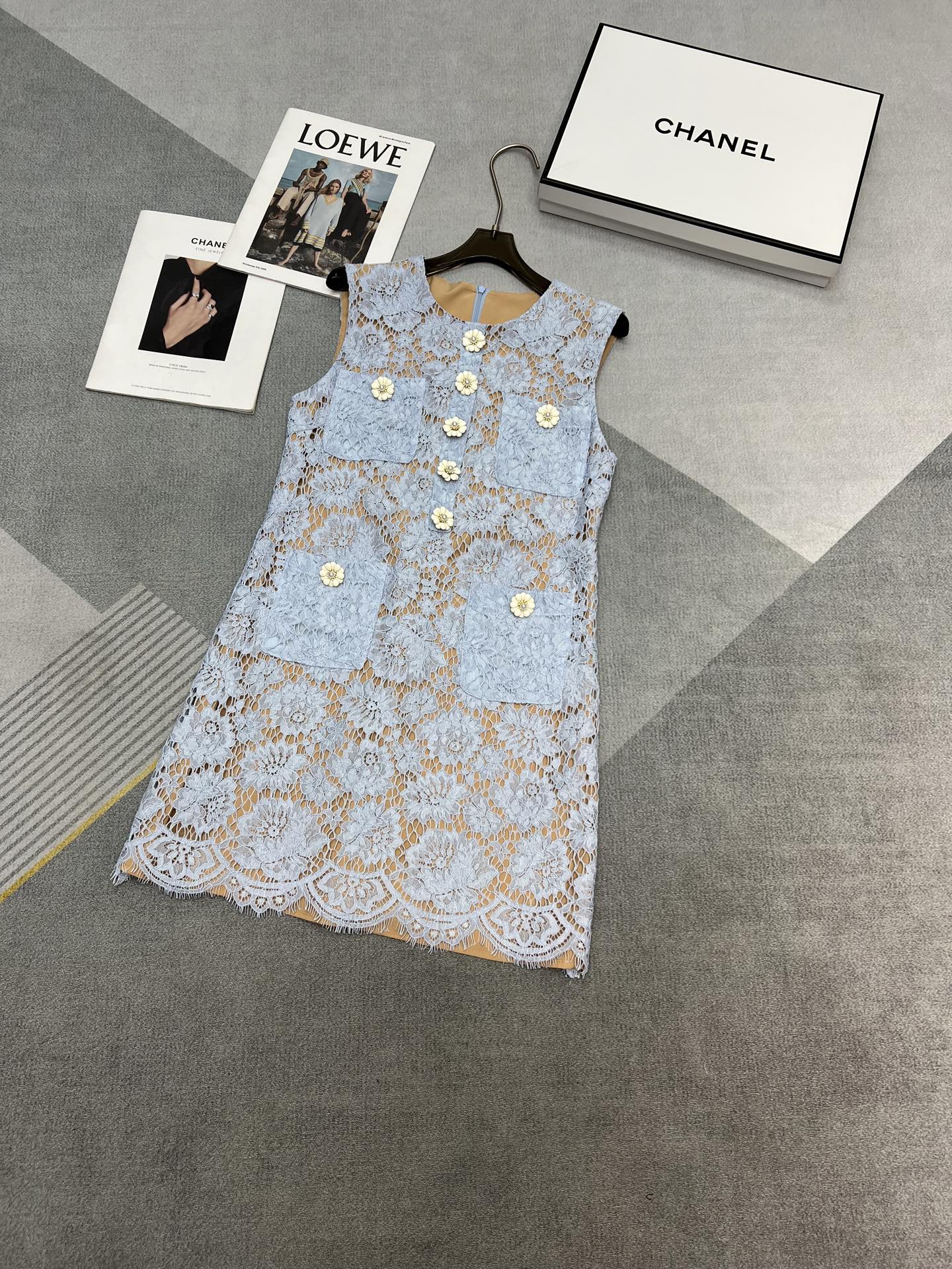 NO:318142,High-quality S*P Early Spring Series New Products Heavy Industry Lace Sleeveless Skirt Super-fitting Baby Blue Superior and Refreshing Customized Flower Buttons Full of Details Straight-tube-free Style Not Picking the Body Shape Beautiful Small Skirts with Closed Eyes SML, Skirts, Alexander Wang19860909高品质S*P 早春系列新品 重工蕾丝无袖裙 跟春夏超级适配的baby蓝 高级又清爽 定制花朵纽扣 细节满满 直筒版型不挑身形 闭眼入的美丽小裙子 SML,,skirts,alexander wang,Women's clothing