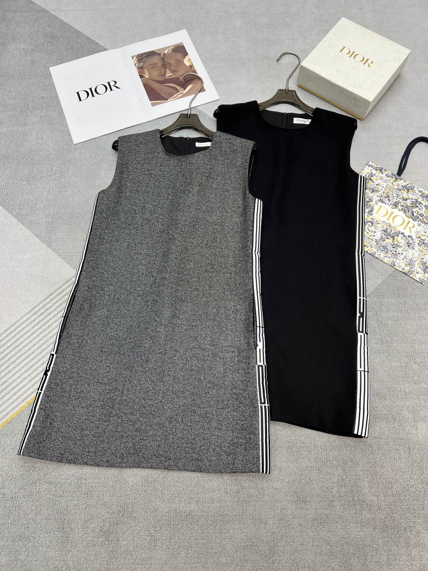 NO:318164,High-quality Dio*25 Year Early Spring and Summer Collection New vest sleeveless dress Letter striped edge design Wool blend fabric High-end quality SML,,dior,skirts,alexander wang19860909高品质Dio*25年早春夏系列 新款背心无袖连衣裙 字母条纹边设计 羊毛混纺面料 高端品质 SML,,dior,skirts,alexander wang,Women's clothing