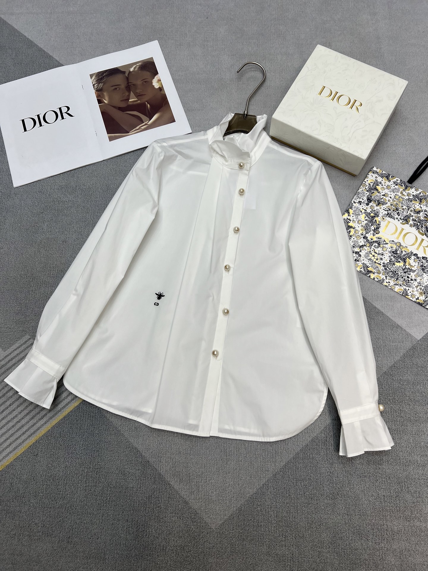 NO:318158,High-quality Dio*25 spring and summer new stand-up collar lace high-end shirt/petal sleeve design more elegant and intellectual/temperature and age-reducing versatile style/SML,,dior,alexander wang19860909高品质Dio*25年春夏新款立领花边高级衬衣/花瓣袖设计更显优雅知性/气质减龄百搭款/SML,,dior,alexander wang,Women's clothing