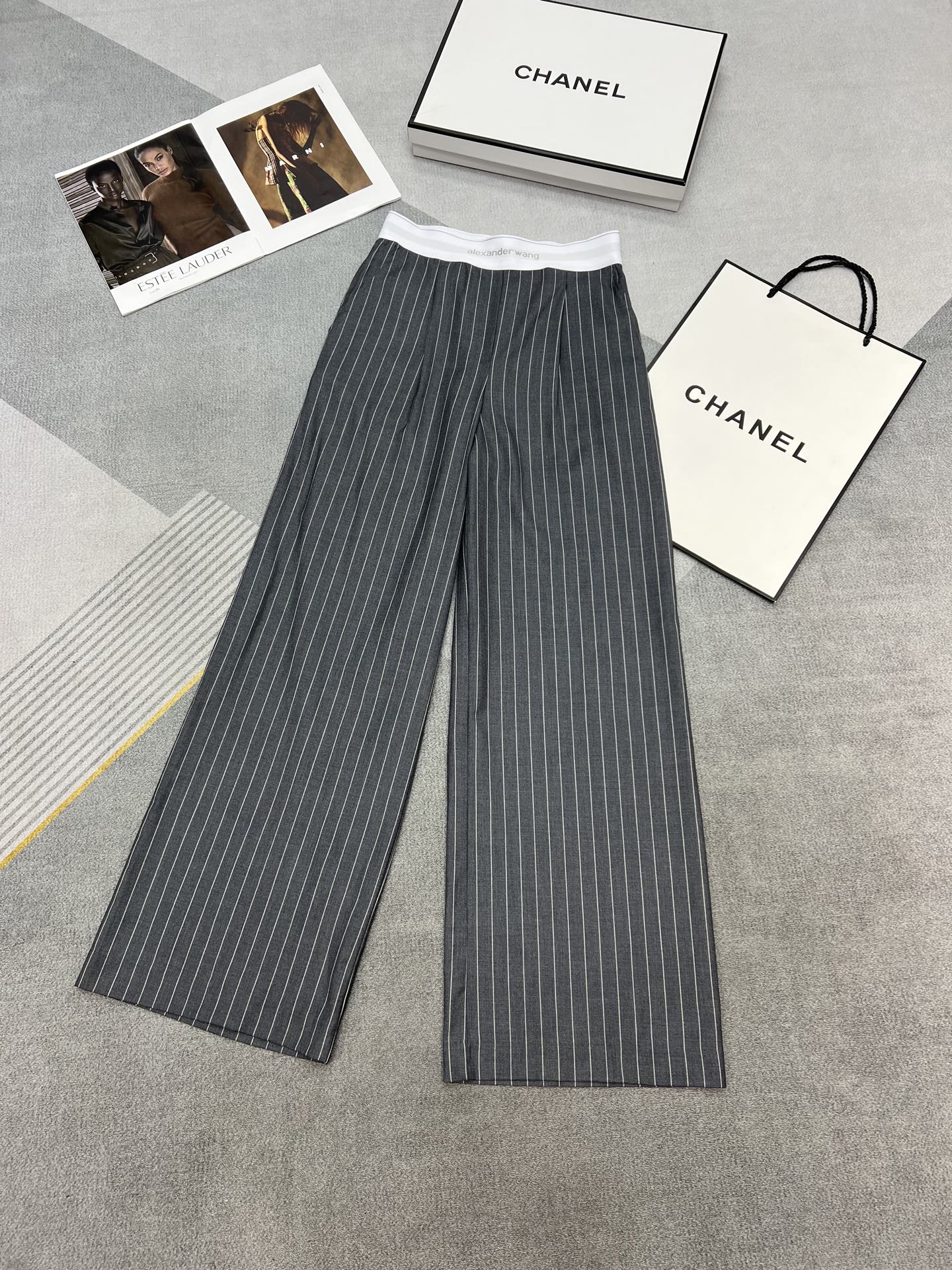 NO:328940,High-quality king, new spring and summer products, classic elastic belt pants, paired with gray striped trousers, mix and match elements are cool, and lightweight fabrics that are easy to wear, just close your eyes and enter them SML, alexander wang, alexander wang19860909高品质大王 春夏新品 经典的松紧腰带裤 搭配灰色系条纹西裤设计 混搭元素结合很酷 又很好穿的轻薄面料 闭眼入就对了 SML,,alexander wang,alexander wang,Women's clothing