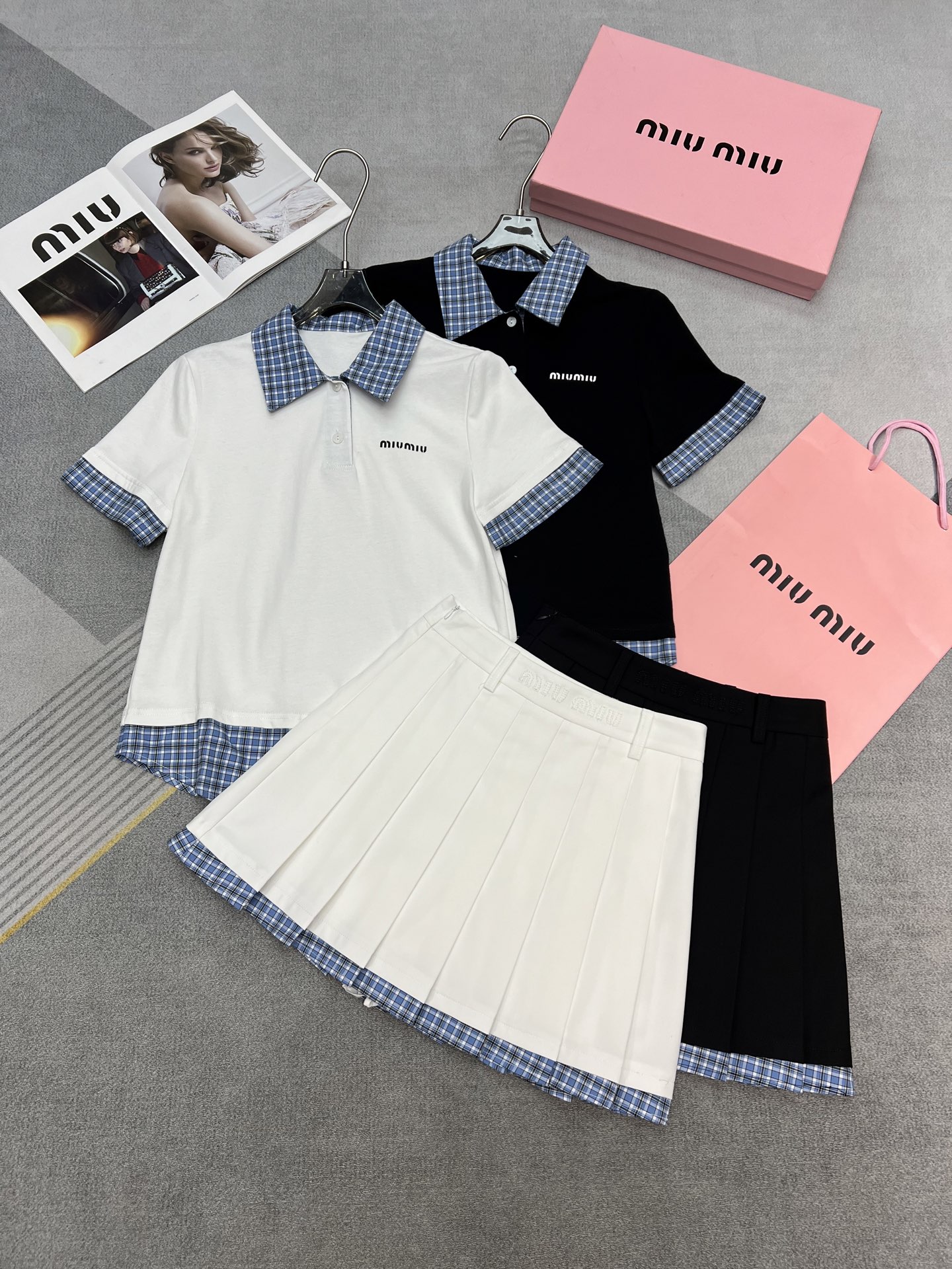 NO:328917,High-quality MiuMiu* new summer suit Polo collar shirt spliced ​​plaid collar short sleeve pleated skirt waist patch embroidery embroidered lazy Korean style vibrant sense 100% two-color SML, miumiu, skirts, T-shirt, alexander wang19860909高品质MiuMiu*夏季新款套装Polo领衫拼接格纹领短袖百褶半裙腰部贴布绣点缀慵懒韩系风元气感百分百两色SML,,miumiu,skirts,T-shirt,alexander wang,Women's clothing