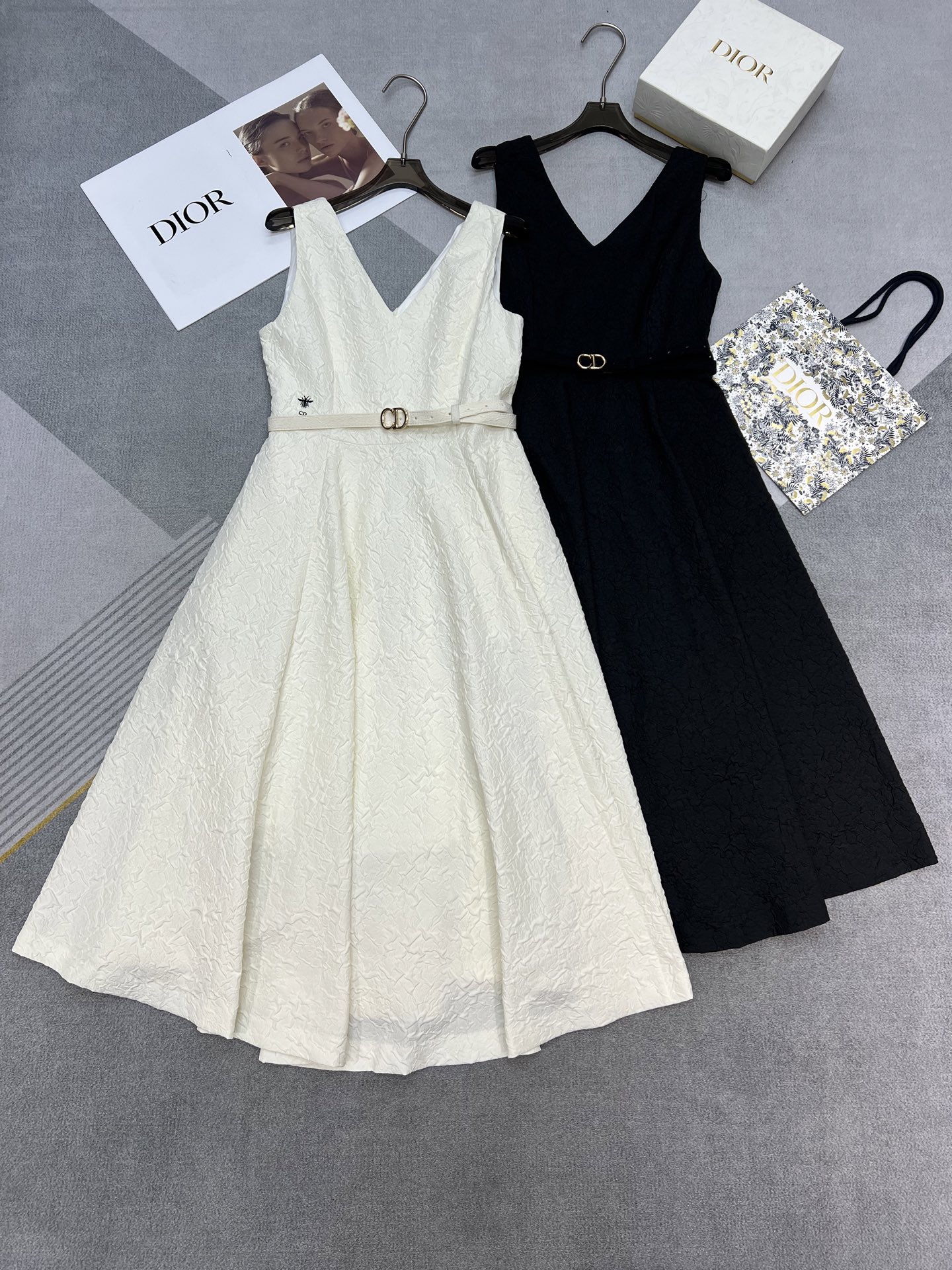 NO:329885,High-quality Dio*/25SS new sleeveless dress with high-end pleated fabric/large skirt/match belt/elegant temperament/two-color three-code SML,,dior, skirts,alexander wang19860909高品质Dio*/25SS新款无袖连衣裙高级褶皱面料/大裙摆/搭配腰带/气质优雅/两色三码SML,,dior,skirts,alexander wang,Women's clothing