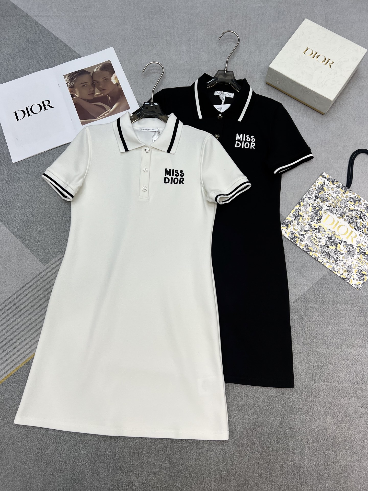 NO:330671,High-quality Dior2025 spring and summer new polo dress with chest Miss embroidered waist slimming casual CD buttons High-quality black and white SML, dior, skirts, alexander wang19860909高品质Dior2025春夏新款polo连衣裙胸前Miss绣花收腰显瘦休闲定CD纽扣高品质黑色白色SML,,dior,skirts,alexander wang,Women's clothing