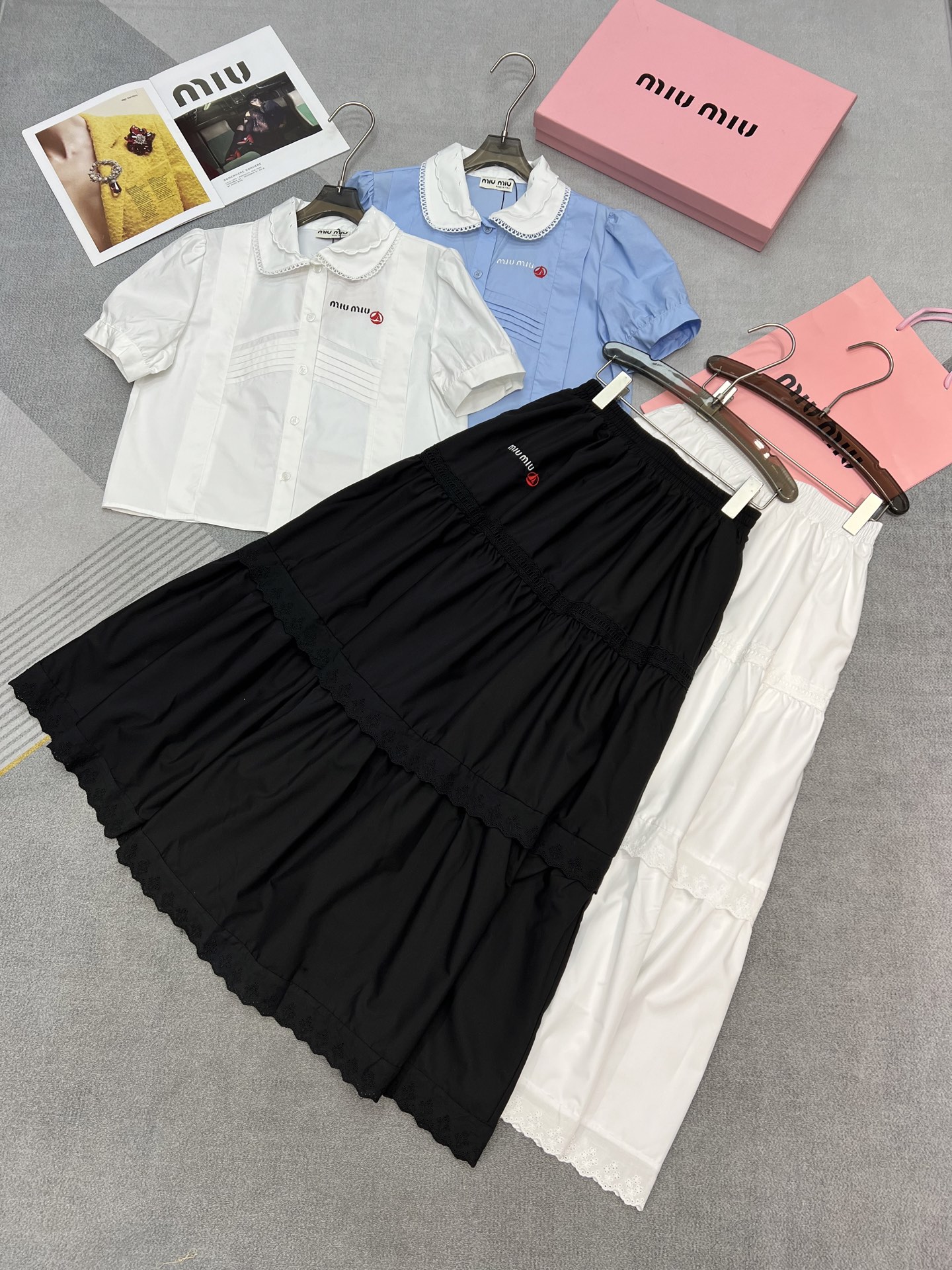 NO:326865,High-quality MiuMiu/2025 summer new elastic waist skirt, design layered lace splicing cake skirt with fashionable and exquisite effect, embroidered LOGO decoration, 2-color SML shirt 200 SML skirt, miumiu, skirts, alexander wang19860909高品质MiuMiu/2025夏季新品松紧腰半身裙,设计有层次的蕾丝拼接蛋糕裙效果时髦精致,刺绣LOGO装饰,2色SML衬衣200 SML半裙,,miumiu,skirts,alexander wang,Women's clothing