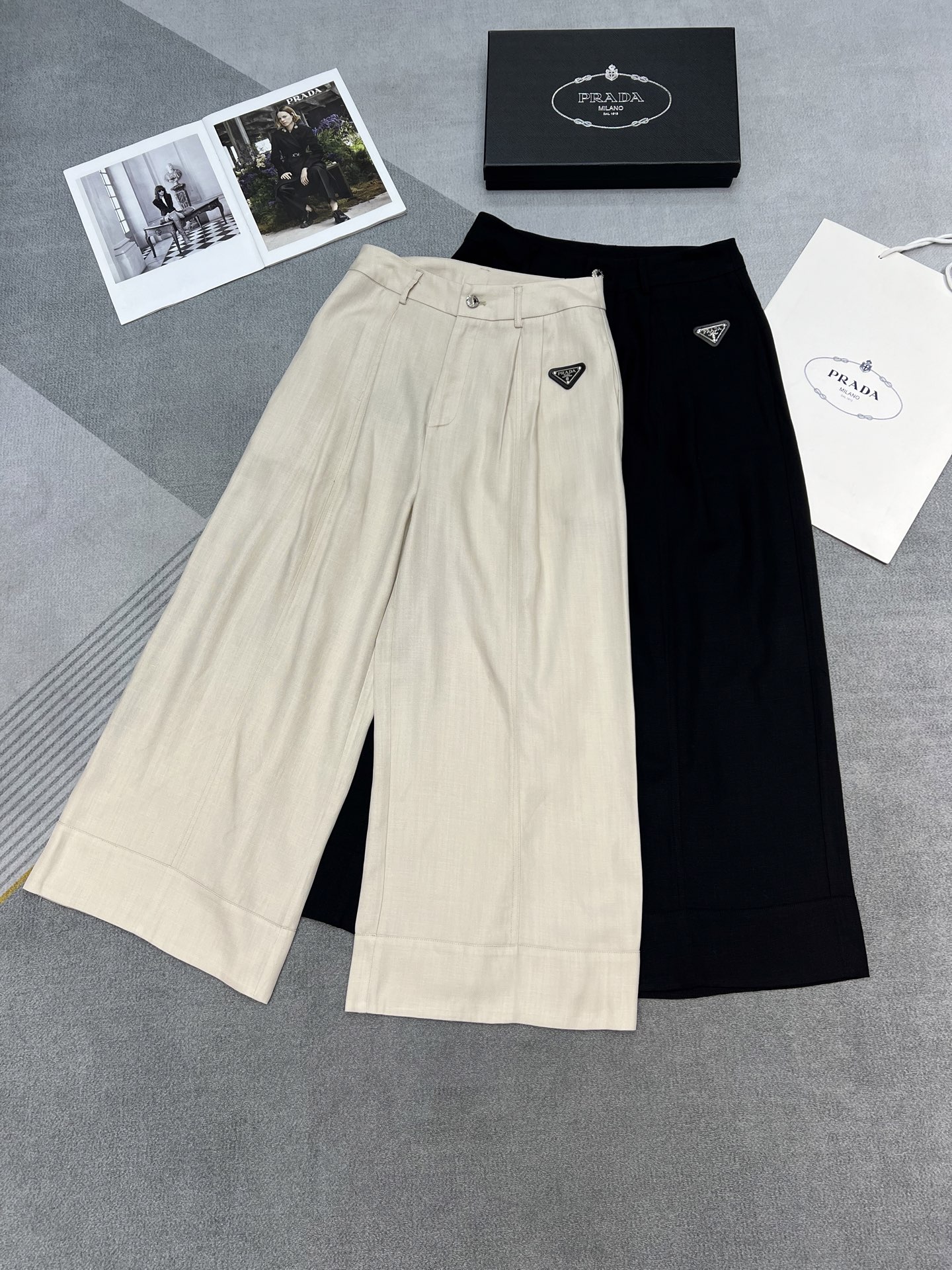 NO:326886,High-quality PRADA/2025 summer new pants, nine-point wide-leg pants, linen fabric comfortable and breathable, versatile and relaxing, 2-color SML, prada, alexander wang19860909高品质PRADA/2025夏季新款裤子,九分阔腿裤型,亚麻面料舒适透气,百搭松弛感十足,2色SML,,prada,alexander wang,Women's clothing