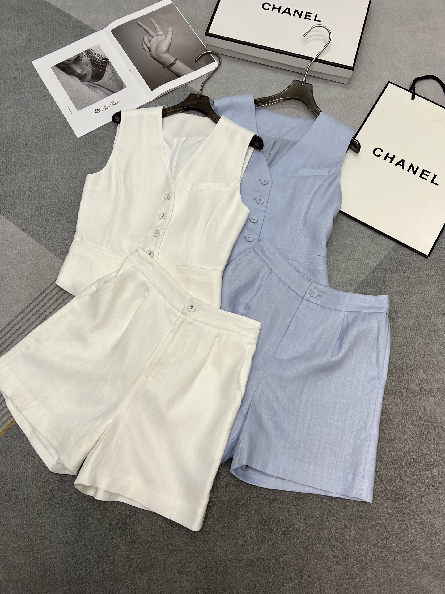 NO:334443,High-quality summer new suit sleeveless vest top shorts top adjustable waist design shorts rear elastic waist cotton linen texture soft and delicate summer essential suit two colors SML, shorts, alexander wang19860909高品质夏季新款套装无袖马甲上衣短裤上衣后背可调节收腰设计短裤后部松紧腰头棉麻质地柔软细腻夏季必不可少的的套装两色SML,,shorts,alexander wang,Women's clothing