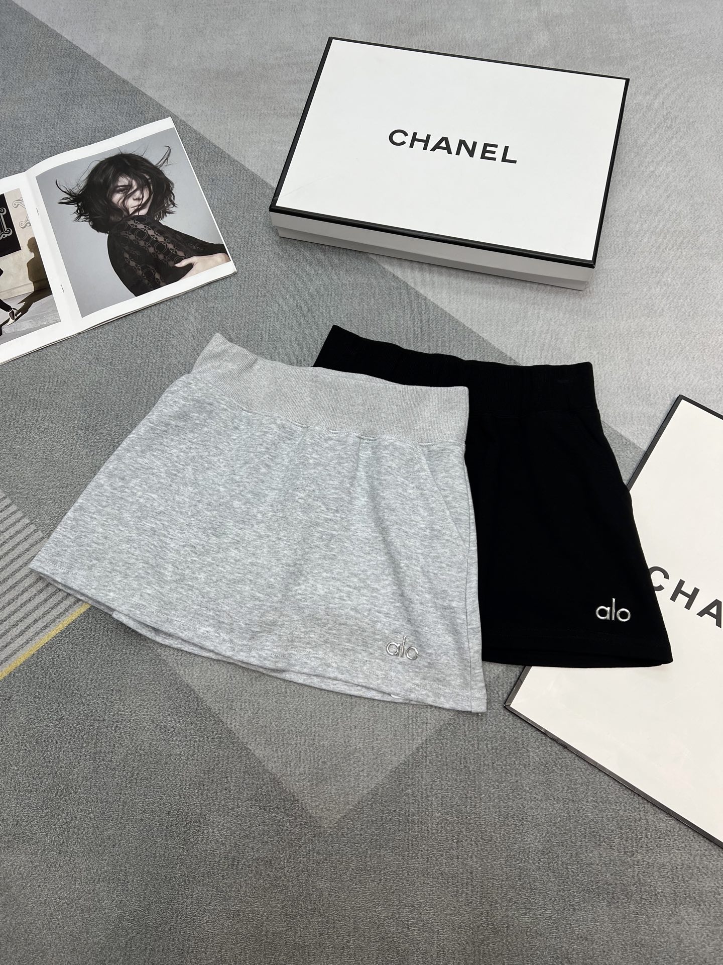 NO:335155,High-quality alo 2025 spring and summer series, customized with Yuan version, super good-looking sweatshirts, yoga shirts, inner yoga shirts, items that combine fashion and sports, not market currency, quality visible by looking at the picture, classic black/gray 2 colors, any series of styles look good~ SML,,hoodie, sweatshirts, skirts, alexander wang19860909高品质alo 2025春夏系列 元版购入定制 超好看的卫衣半裙 内里瑜伽衬裤 时尚与运动结合的单品 不是市场通货 看图就看得见的品质 经典黑/灰2色入 随便搭配系列款都很好看～ SML,,hoodie,sweatshirts,skirts,alexander wang,Women's clothing