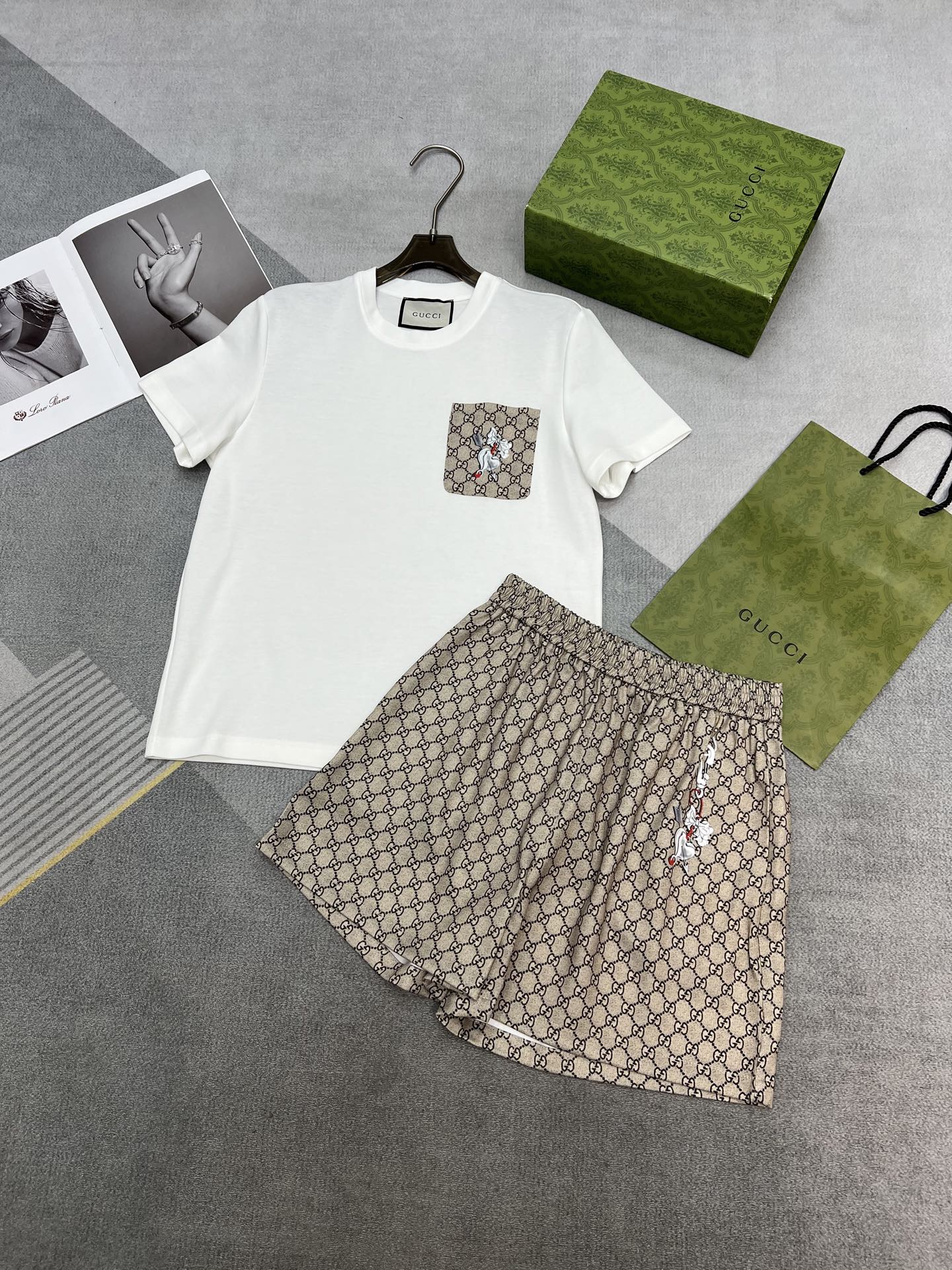 NO:335564,High-quality gucc*/25SS summer new printed shorts   short-sleeved T-shirt suit/pocket printed pattern/high-quality/simple temperament Monochrome four-code SMLXl, gucci, shorts, T-shirt, tees, t-shirt, alexander wang19860909高品质gucc*/25SS夏季新款印花短裤 短袖T恤套装/口袋印花图案/高品质/简约气质 单色四码SMLXl,,gucci,shorts,T-shirt,tees，t-shirt,alexander wang,Women's clothing