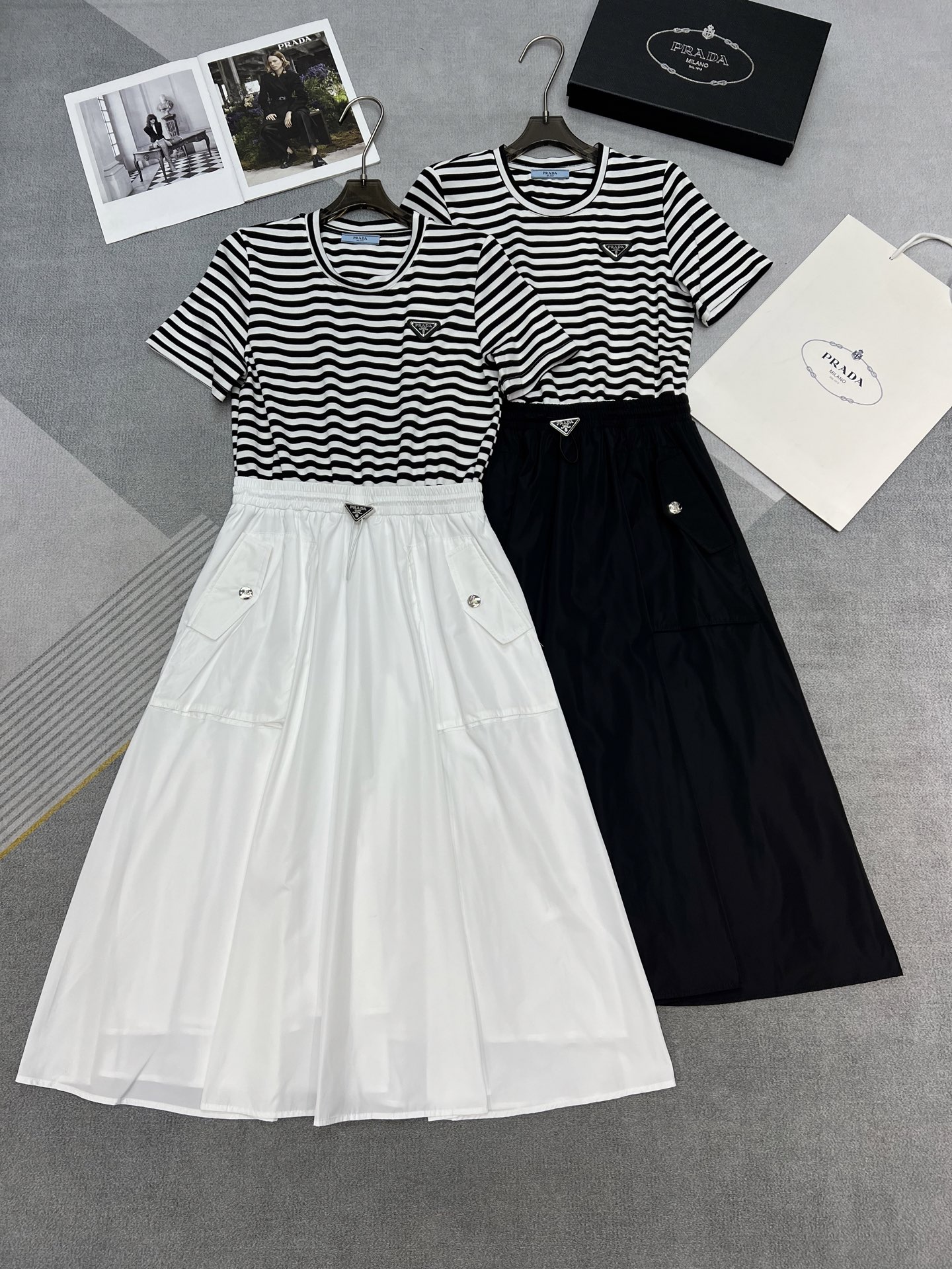 NO:415071,High-quality PRADA*/25SS new dress/striped splicing design/waist-closing and slimming/classic triangle mark/high-quality/two-color three-code SML,,prada, skirts,alexander wang19860909高品质PRADA*/25SS新款连衣裙/条纹拼接设计/收腰显瘦/经典三角标/高品质/两色三码SML,,prada,skirts,alexander wang,Women's clothing
