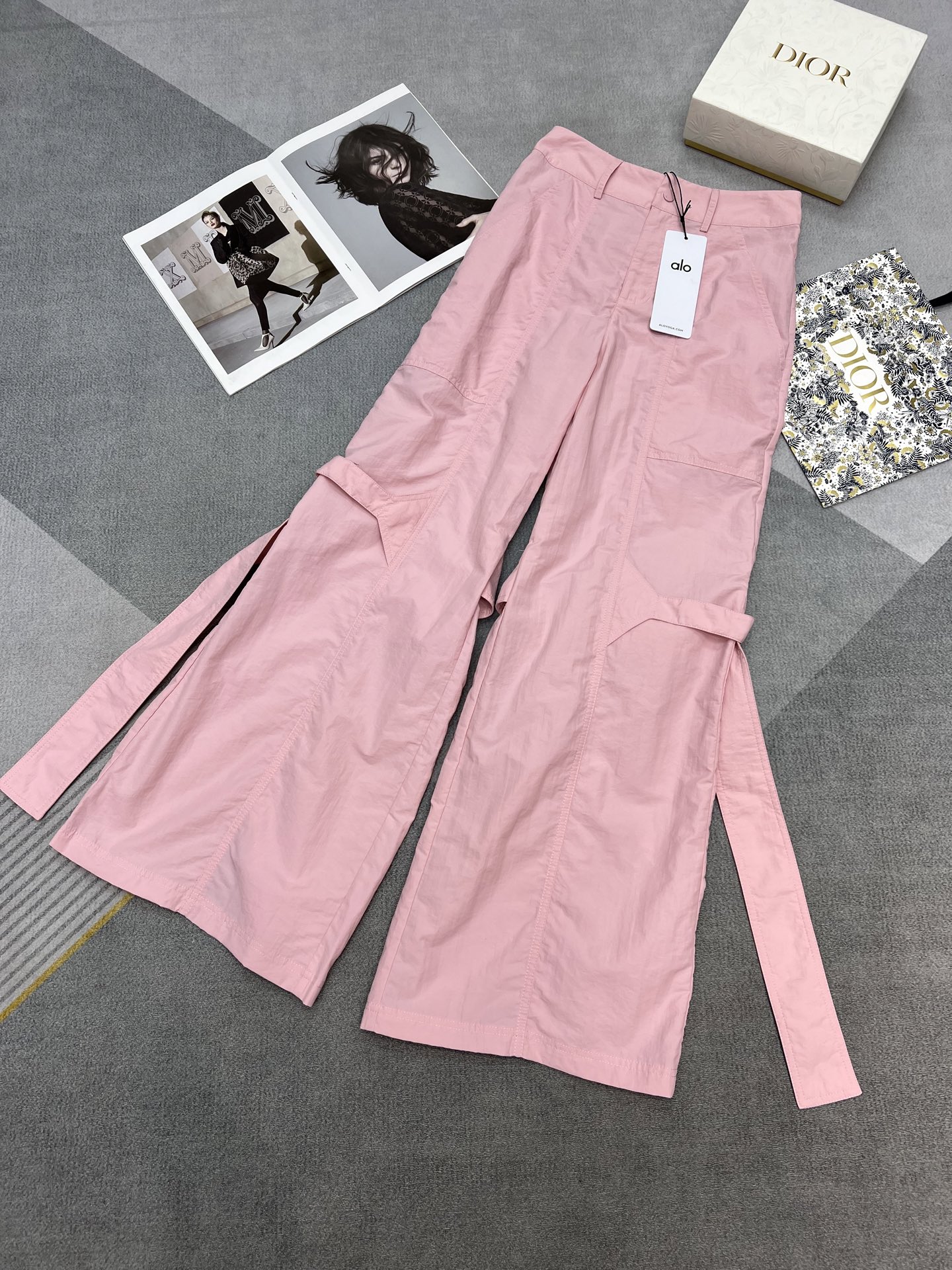 NO:417398,High-quality al0 2025 summer series Latest peach powder series Jisoo is the same as fast-drying nylon fabric, light and stylish, design sense, sweet and fashionable SML, alexander wang19860909高品质al0 2025夏季系列 最新的蜜桃粉系列 jisoo同款 采用速干尼龙面料 轻薄有型 设计感 甜拽又时髦SML,,alexander wang,Women's clothing