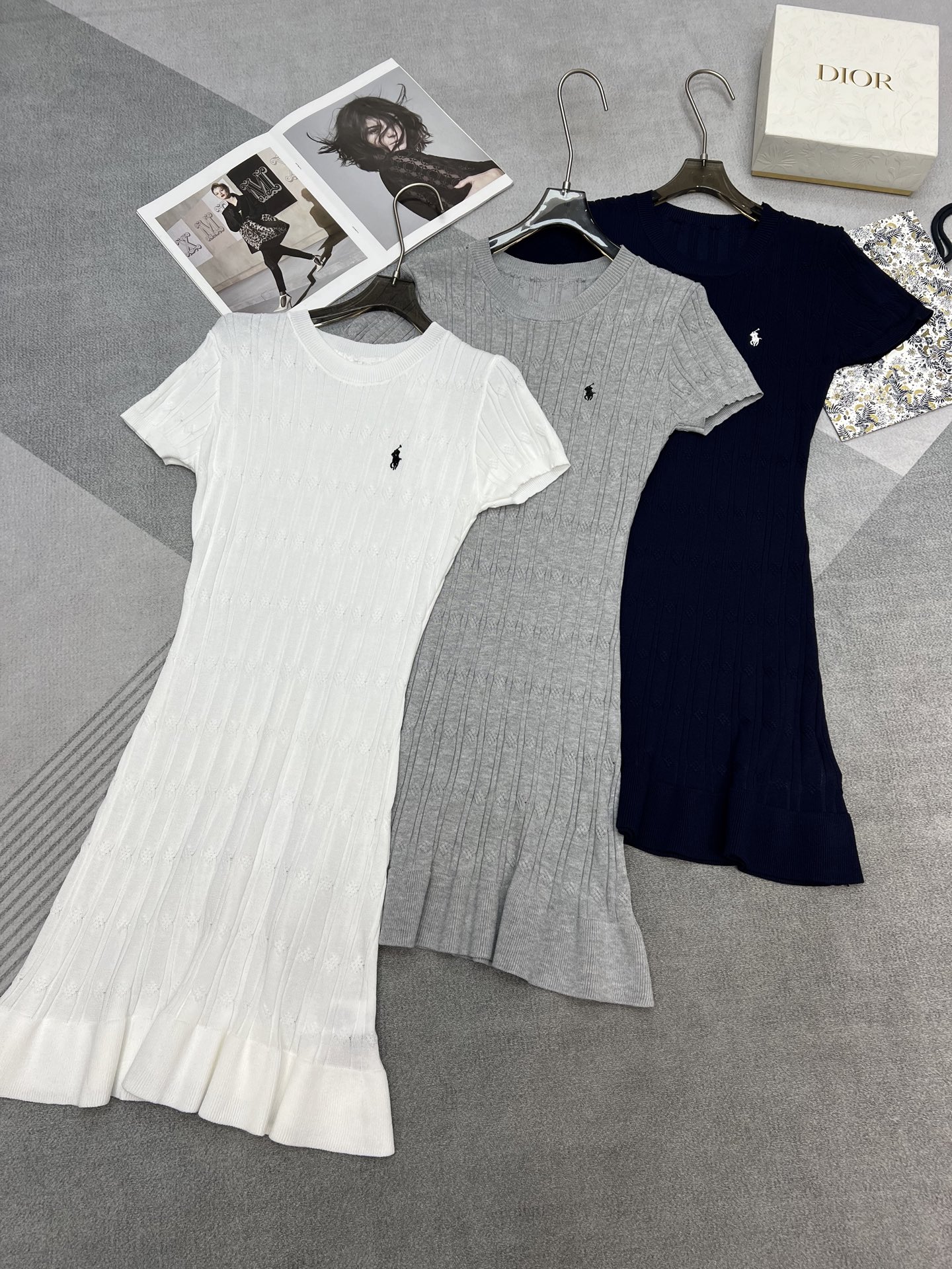 NO:417419,High-quality Raff 2025 summer series, three-dimensional twist knitted dress, classic knight embroidery, three-dimensional weaving, closed eyes and going out of the street, classic black, white and blue 3 color SML, skirts, alexander wang19860909高品质拉夫 2025夏季系列 立体麻花针织连衣裙 经典骑士刺绣 立体织法很好看呢 闭眼入的出街单品 经典黑白蓝3色SML,,skirts,alexander wang,Women's clothing
