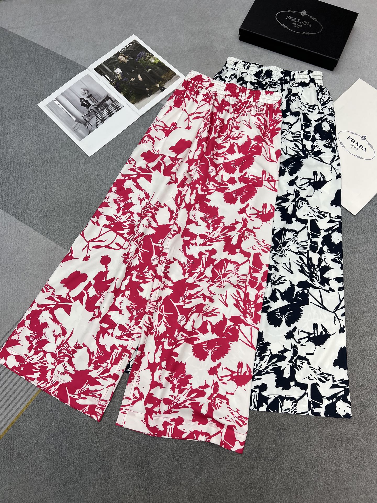 NO:420625,High-quality lulu 2025 Swift series Swift wide series Super good-looking printed yoga pants Three-dimensional craftsmanship tailoring Whether it is daily or yoga and fitness, it is a dazzling item. Geranium pink flower/blue flower wide-leg pants. Close your eyes and get OK2 color 3 size SML, stuart weitzman, alexander wang19860909高品质lulu 2025Swift系列 Swift wide系列 超好看的印花瑜伽裤 立体工艺剪裁 不论日常还是瑜伽健身都是 让人眼前一亮的单品 天竺葵粉花/蓝花阔腿裤 闭眼入就OK2色3码SML,,stuart weitzman,alexander wang,Women's clothing