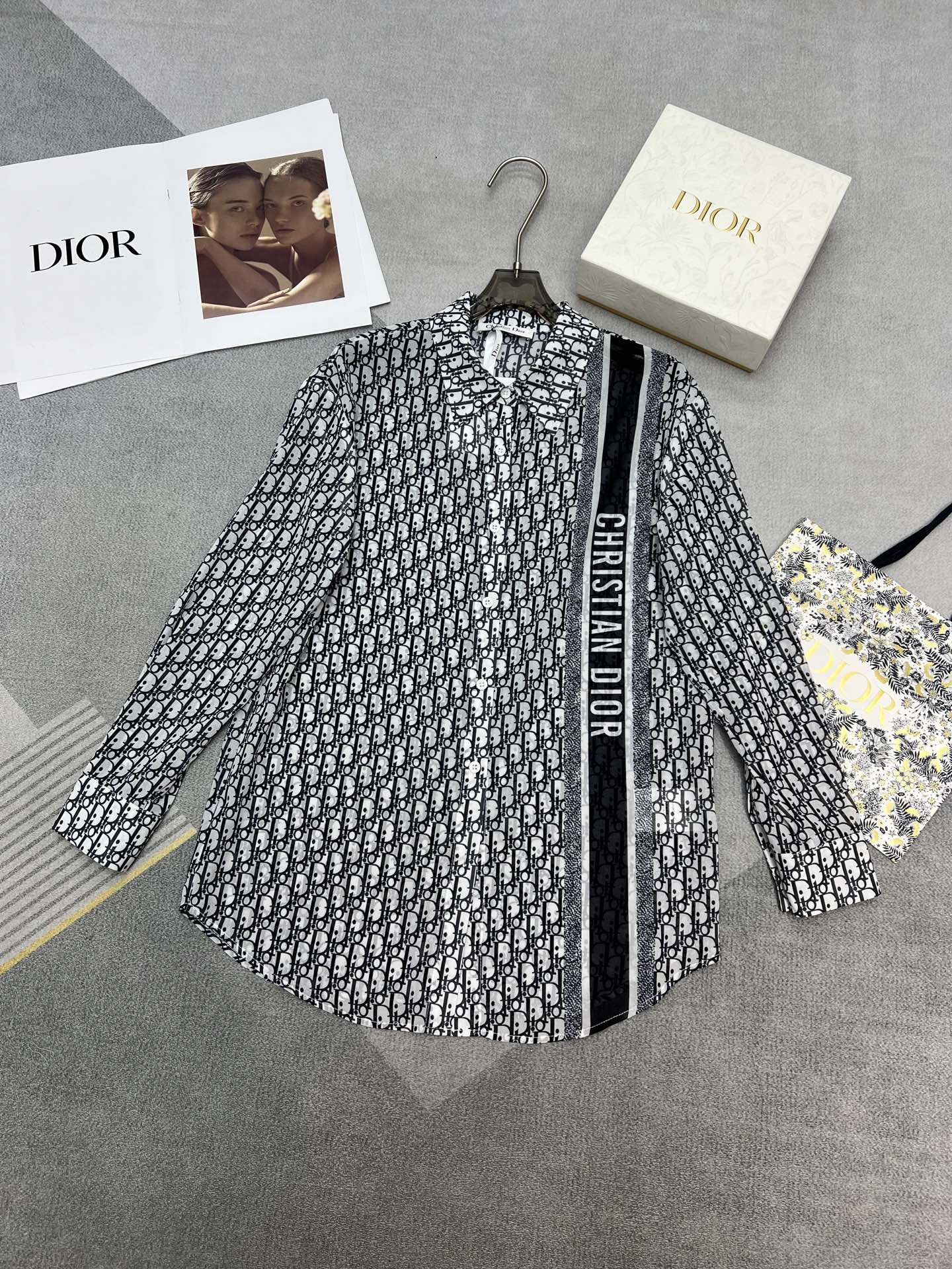 NO:420643,High-quality Dior2025 summer new style new style color positioning printed sunscreen shirt high-quality SML, dior,shirts,alexander wang19860909高品质Dior2025夏季新款新花色定位印花防晒衣衬衫高质量SML,,dior,shirts,alexander wang,Women's clothing