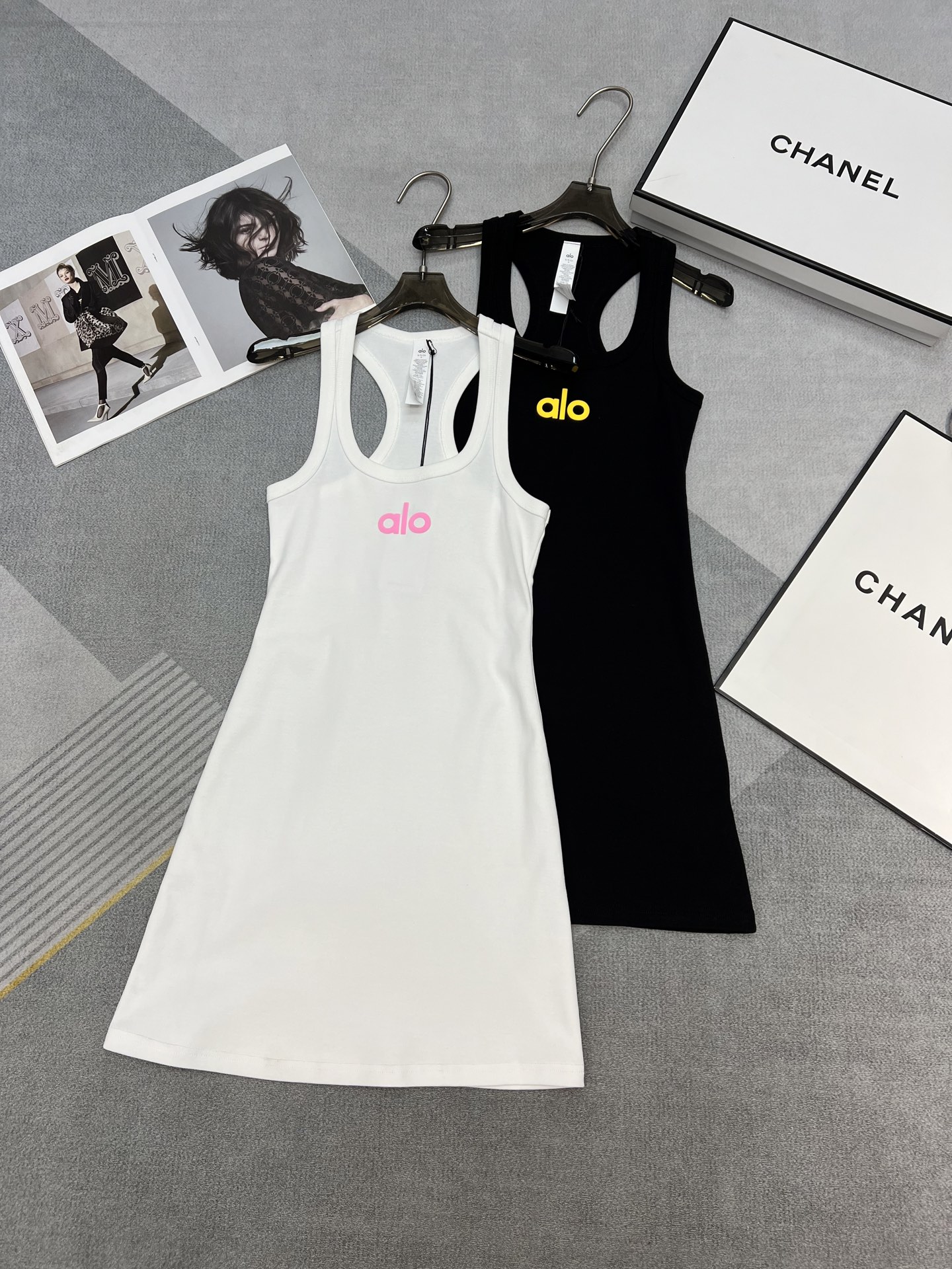 NO:424204,High-quality alo summer series Exclusive custom vest skirts Use fine cotton double yarn (32 pieces/350 grams weight) Three-dimensional foam offset printing Simple and fashionable items Must-have for summer hot girls Pursuing quality SML, skirts, alexander wang19860909高品质alo 夏季系列 独家定制背心裙 采用精品纯棉双纱（32支/350克重） 立体发泡胶印 简单又时髦的单品 夏季辣妹必备 追求品质的来 SML,,skirts,alexander wang,Women's clothing