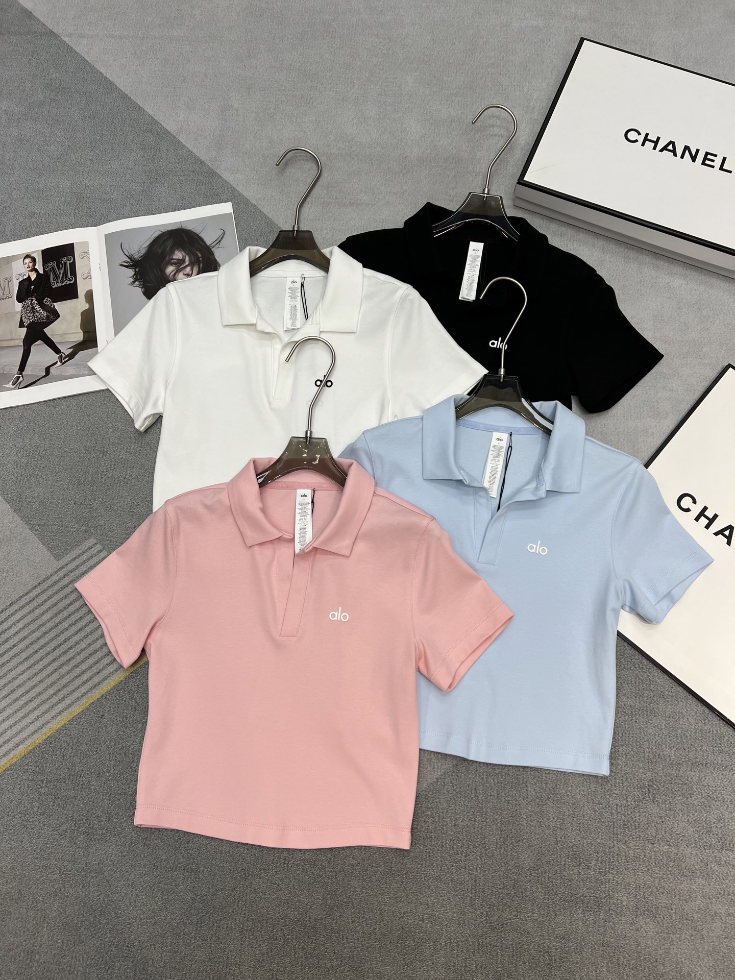 NO:424230,High-quality alo new summer products Exclusive customization model made of high-quality spandex cotton material Cloud-like feel Very easy to wear and skin-friendly Three-dimensional offset printing Black, white, pink and blue 4 colors Insert items with closed eyes SML, alexander wang19860909高品质alo 夏季新品 独家定制款 采用精品氨纶棉材质 云朵一般的手感 非常好穿亲肤 立体胶印 黑白粉蓝4色入 闭眼入的单品 SML,,alexander wang,Women's clothing