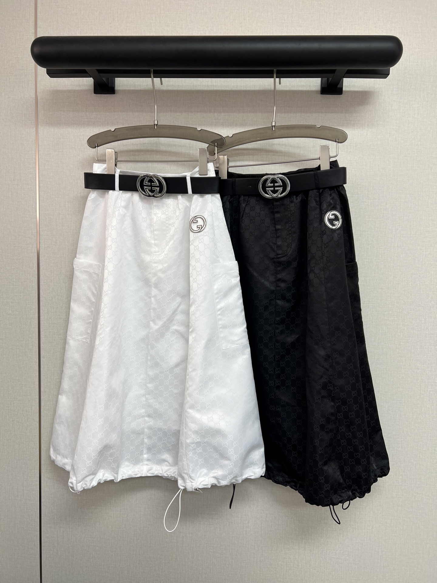 NO:419025,High-quality GuCC*25 summer new dark flower skirt/double pocket matching/skirt tail double drawstring shrink design style/match belt/white and black SML, gucci, skirts, alexander wang19860909高品质GuCC*25年夏季新款暗花半裙/双口袋设搭配/裙尾双抽绳收缩设计风格/搭配腰带/白色黑色SML,,gucci,skirts,alexander wang,Women's clothing