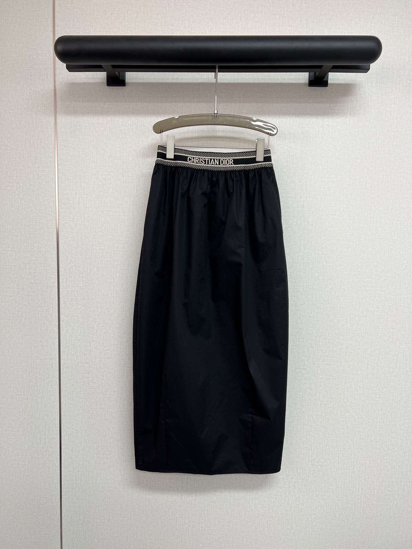 NO:422107,High-quality Dior2025 summer new style pure color flower bud skirt high waist slimming waist splicing logo webbing rubber high quality black SML, dior, skirts, alexander wang19860909高品质Dior2025夏季新款净色花苞半裙高腰显瘦腰头拼接logo织带橡筋高品质黑色SML,,dior,skirts,alexander wang,Women's clothing