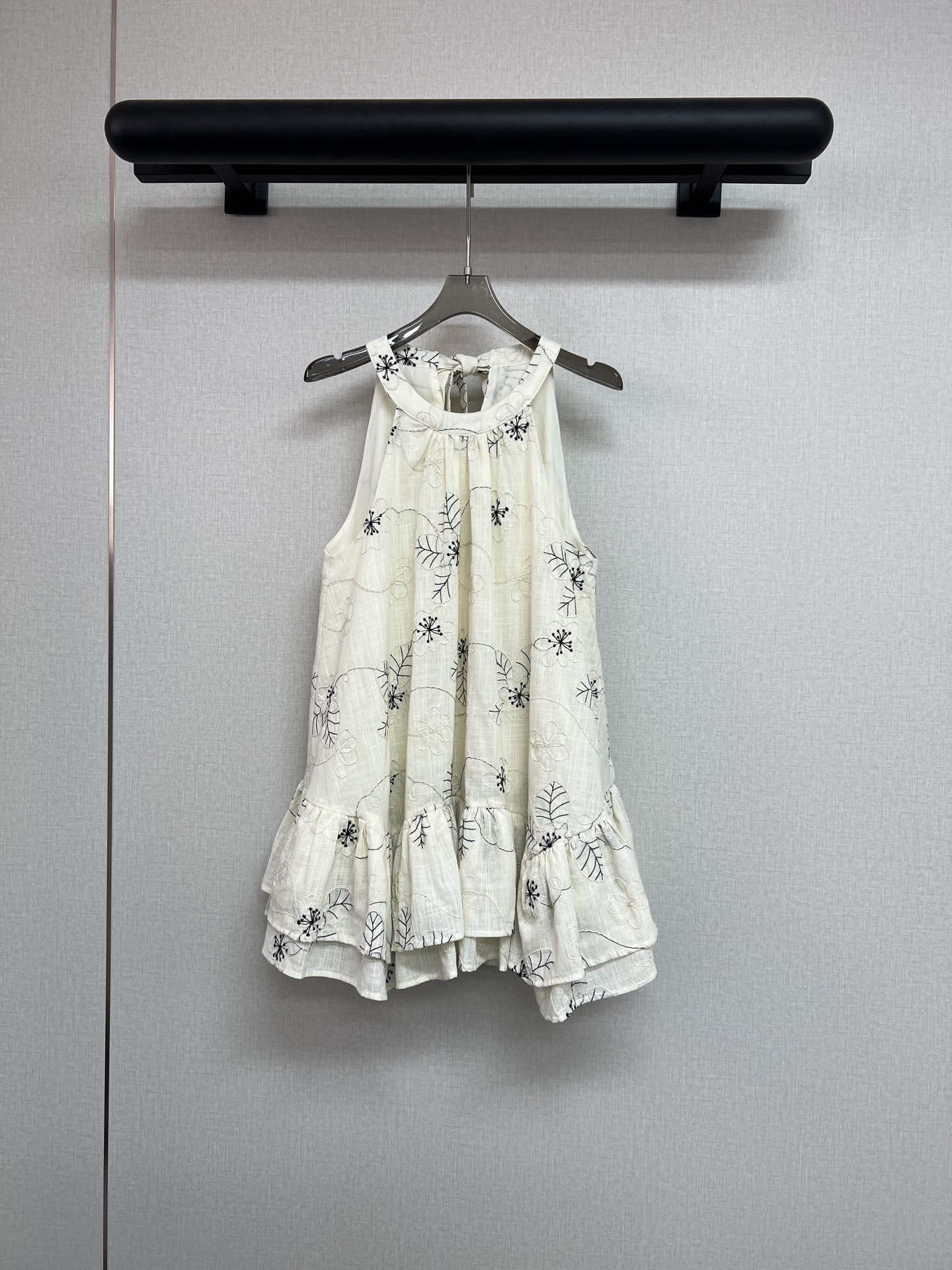 NO:425071,High-quality design vacation style. First of all, it must be said that the actual object is much more three-dimensional than the photo. It uses pure cotton three-dimensional embroidery. The hot and relaxed vacation style in summer. The sweet island style is super recommended for going out in summer. SML,,alexander wang19860909高品质设计度假风 首先必须说实物比照片立体很多 采用纯棉立体绣花 夏日炎炎的松弛感度假风 甜美的海岛风格夏季出街超级推荐 SML,,alexander wang,Women's clothing