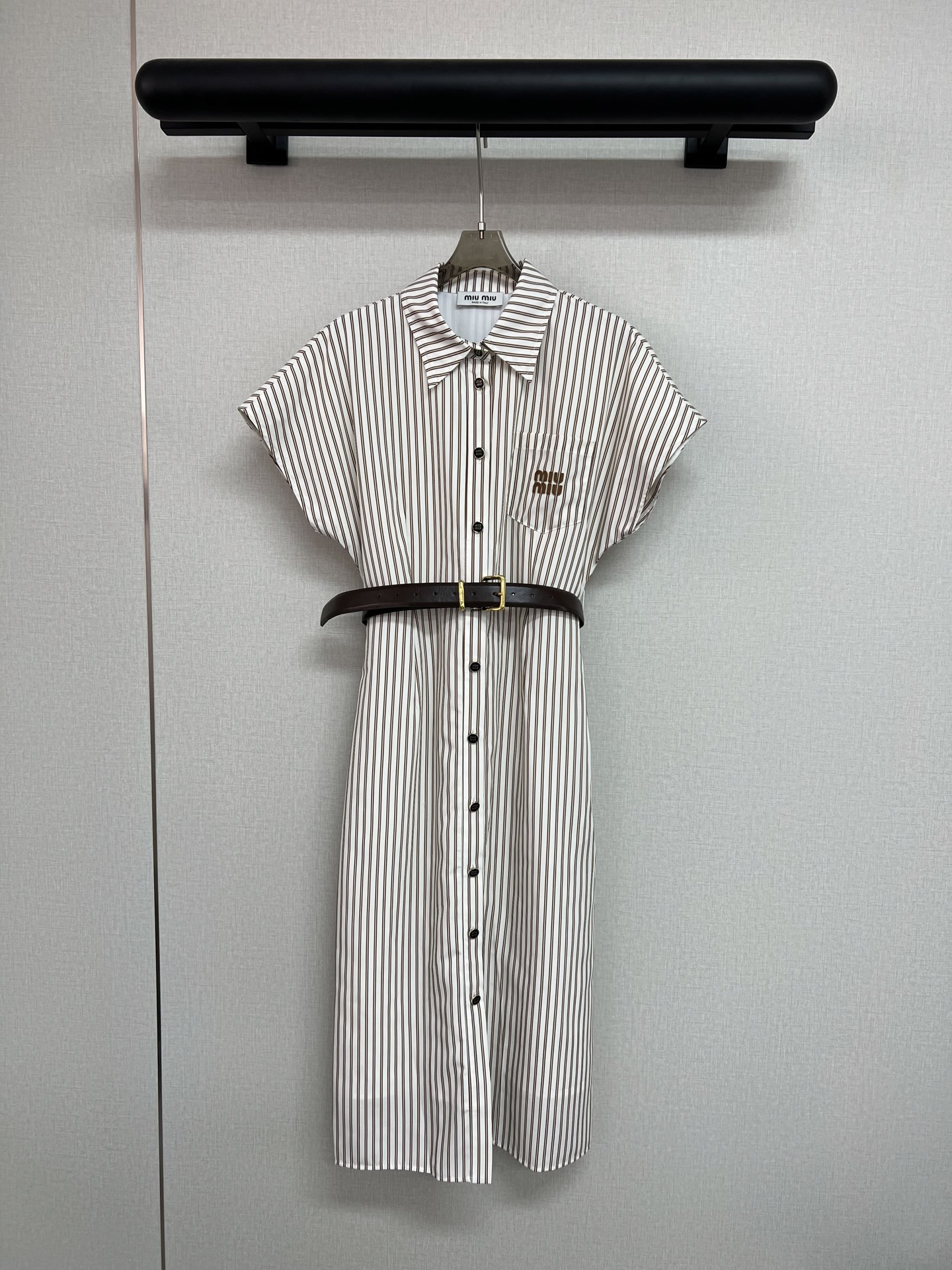 NO:426812,High-quality MiuMi*/25SS new summer dress, leather letter embroidery, striped color combination, fashionable and elegant, one color three-code SML,,miumiu, skirts, alexander wang19860909高品质MiuMi*/25SS夏季新款连衣裙 皮字母刺绣 条纹拼色 时尚大方 一色三码SML,,miumiu,skirts,alexander wang,Women's clothing