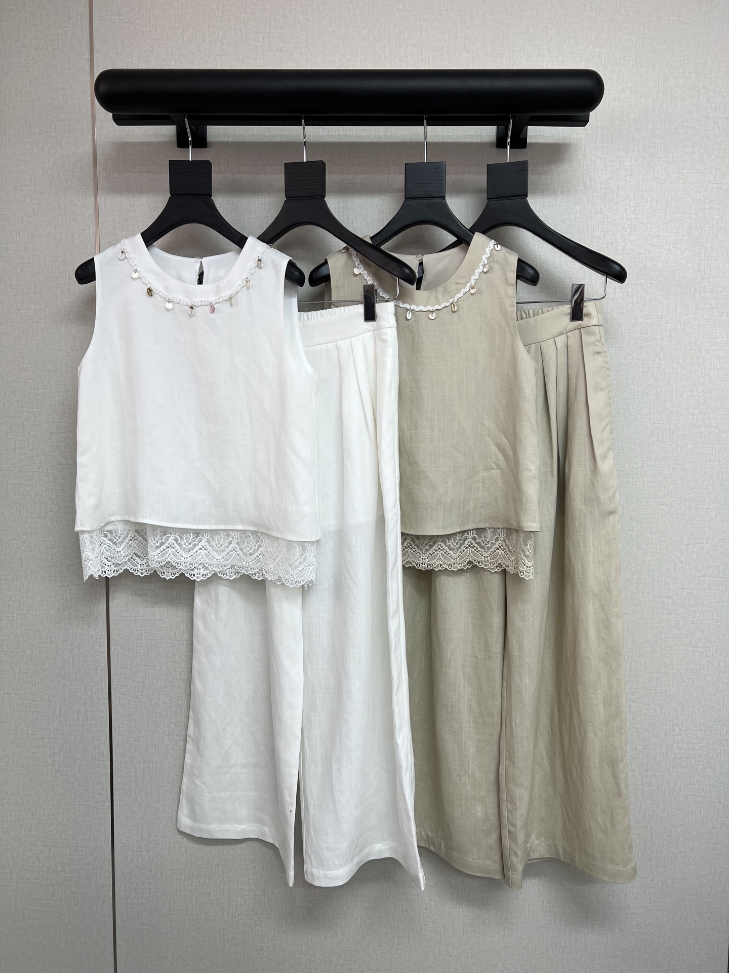 NO:431045,High-quality 2025 summer new suit sleeveless vest top wide-leg trousers bohemian vacation style neckline heavy industry marine bead hem splicing fixed weaving fixed dye lace lace back collar water drop buckle design cotton linen texture soft breathable two colors SML, alexander wang19860909高品质2025夏季新款套装无袖背心上衣阔腿长裤波西米亚度假风领口重工海洋钉珠下摆拼接定织定染蕾丝花边后领水滴扣设计棉麻质地柔软透气两色SML,,alexander wang,Women's clothing