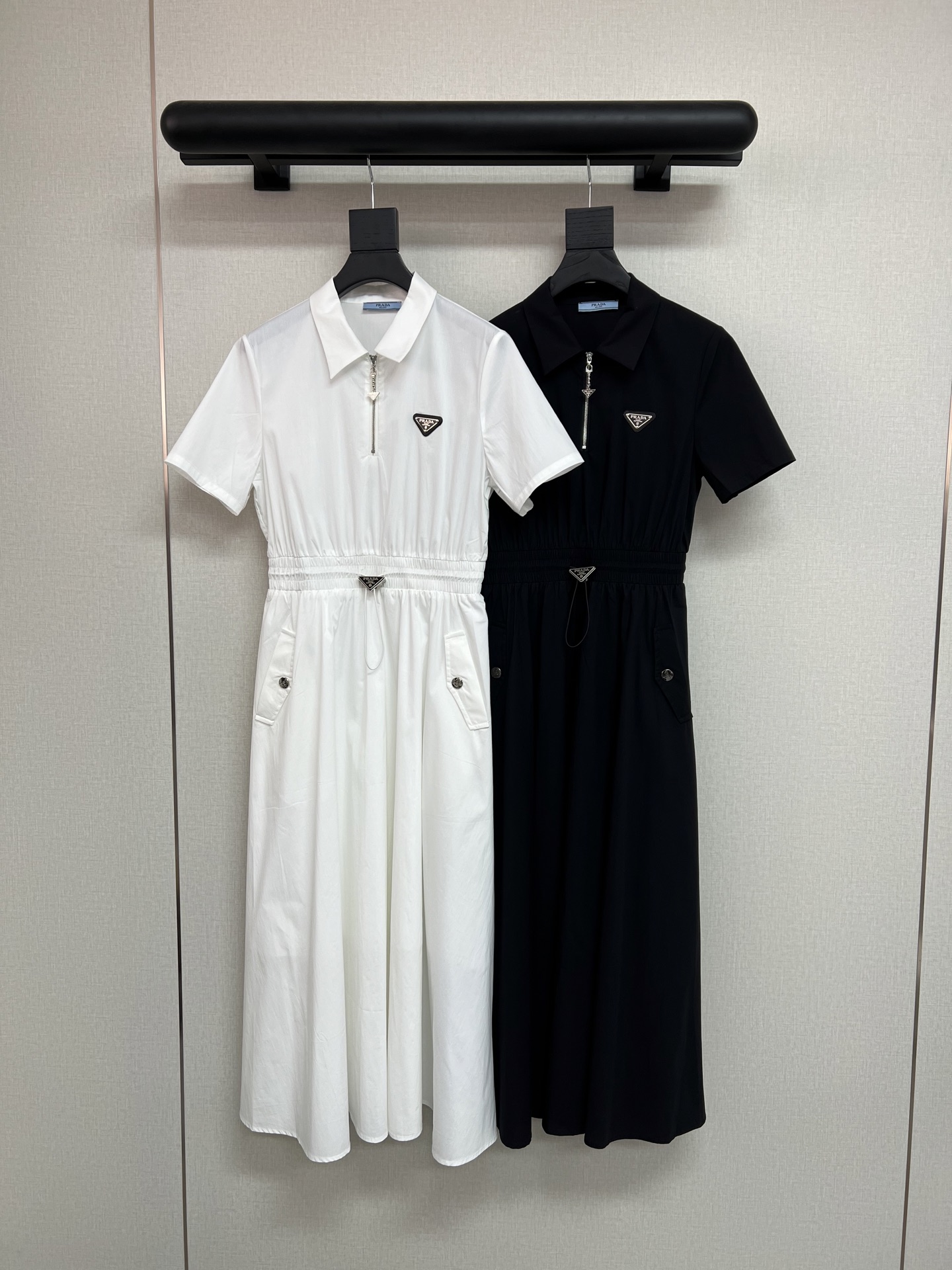 NO:434242,High-quality PRADA*/25SS new short-sleeved dress/clean color versatile/waist-closed slimming/classic triangle mark/high-quality/two-color three-code SML, prada, skirts, T-shirt, alexander wang19860909高品质PRADA*/25SS新款短袖连衣裙/净色百搭/收腰显瘦/经典三角标/高品质/两色三码SML,,prada,skirts,T-shirt,alexander wang,Women's clothing