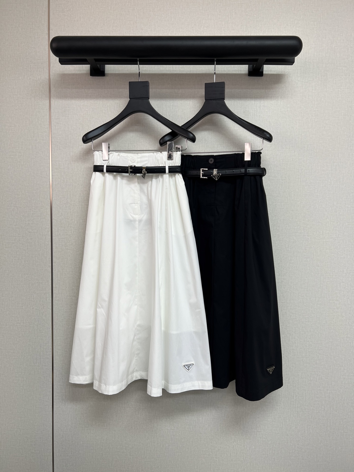 NO:435931,High-quality Pard* 25-year early autumn new skirt/Paired with high-end custom belt/elastic waist design/white and black SML, skirts, alexander wang19860909高品质Pard*25年早秋新款半裙/搭配高级定制腰带/松紧腰设计/白色黑色SML,,skirts,alexander wang,Women's clothing