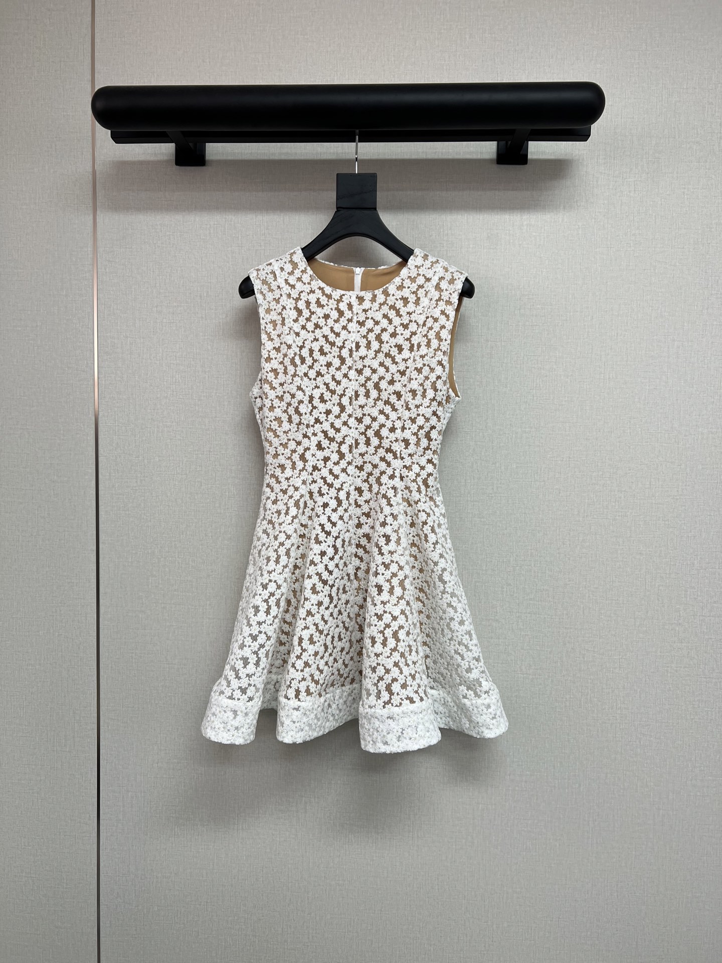 NO:436628,High-quality Vietnamese niche afrodille Super beautiful ballet style embroidered dresses, three-dimensional and high-end white flowers, three-dimensional mesh support at the hem, make the skirt three-dimensional and lively. The fabric is soft and not tied at all. It is really huge and beautiful. SML, skirts, alexander wang19860909高品质越南小众afrodille 超美的芭蕾风绣花连衣裙 一朵朵立体高级的白色花朵 下摆立体网纱支撑 让裙摆立体灵动起来 面料柔软完全不扎呢 真的巨好看巨美咯 SML,,skirts,alexander wang,Women's clothing