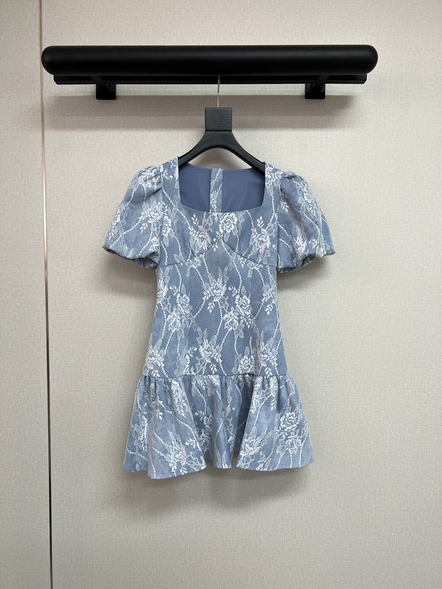 NO:451737,High-quality elliaatt niche style, super beautiful lace denim skirt, this fabric is really invincible, it is definitely a beautiful skirt at first sight, Disney's escaped princess's instant feeling, light denim blue is also very suitable for summer, close your eyes and enter SML, skirts, alexander wang19860909高品质elliatt小众款 超美的蕾丝牛仔裙 这个面料的质量真的无敌好 绝对是一眼美貌的裙子 迪士尼在逃公主的即视感 浅浅的牛仔蓝色也非常适合夏天 闭眼入吧 SML,,skirts,alexander wang,Women's clothing