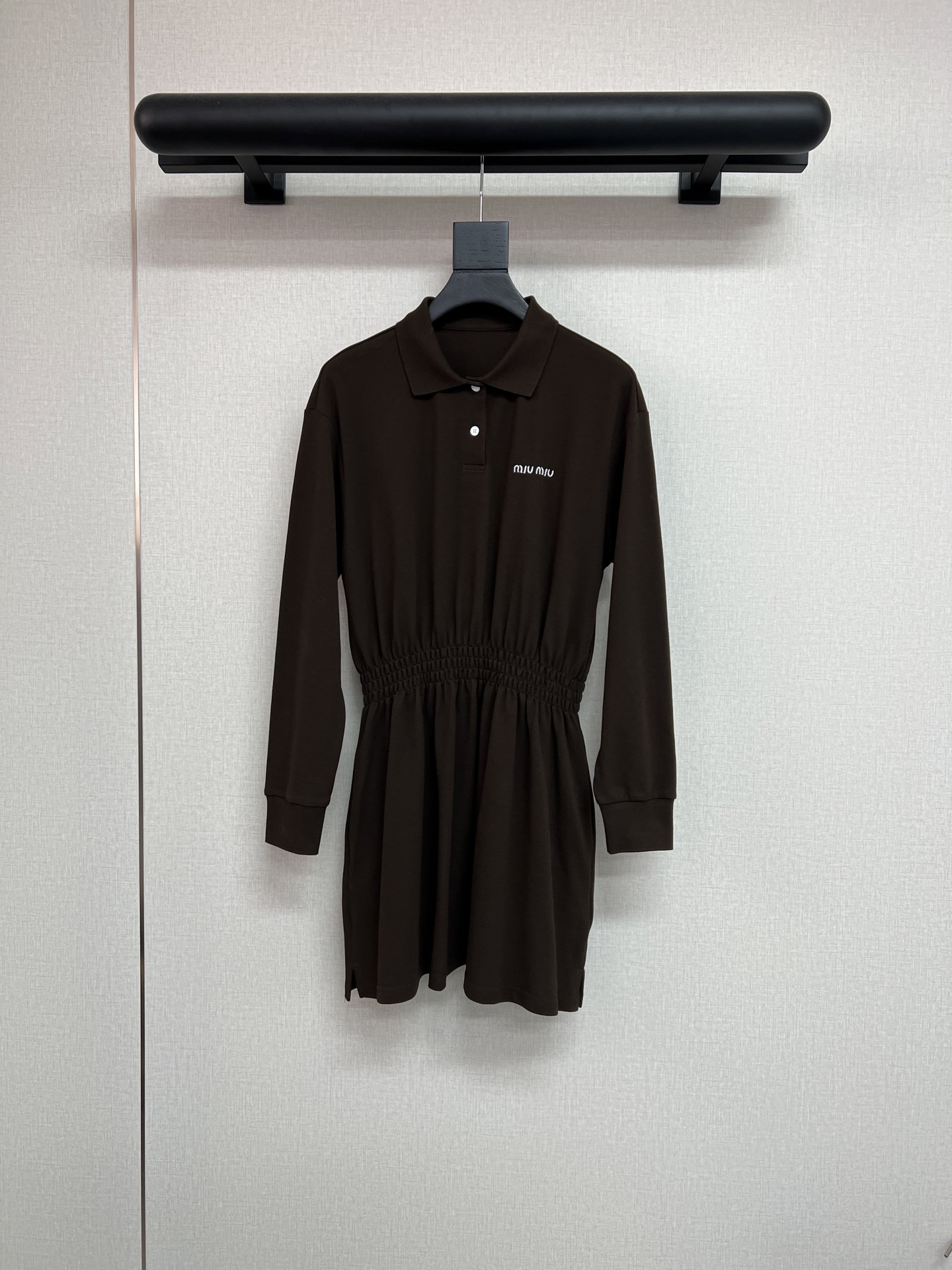 NO:453864,High-quality Miu early autumn series, fabric developed by Yuan version, high-quality red floor fabric, very versatile commuter items, effortless outfit, brown SML2,,miumiu,alexander wang19860909高品质miu早秋系列 元版开发的面料 高品质的朱地面料 很百搭通勤的单品 属于毫不费力穿搭 棕色SML2,,miumiu,alexander wang,Women's clothing