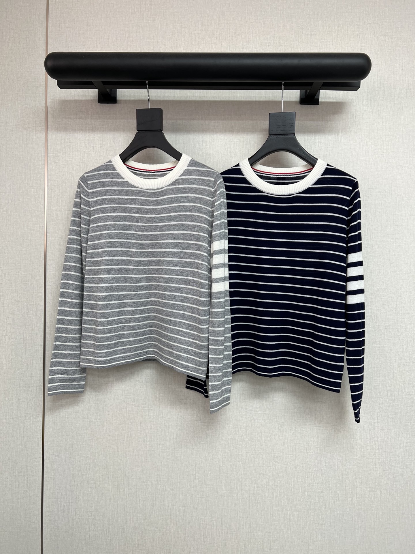 NO:453919,High-quality T*B Early Autumn Series Classic striped elements All-match singles early autumn Light knitted fabric Summer travel or air-conditioned room are all very good choices for blouses Blue/grey 2 colors SML, alexander wang19860909高品质T*B 早秋系列 经典的条纹元素 百搭单品早秋 轻薄针织面料 夏季旅游或者空调房 当罩衫都是很不错的选择 蓝/灰2色入SML,,alexander wang,Women's clothing
