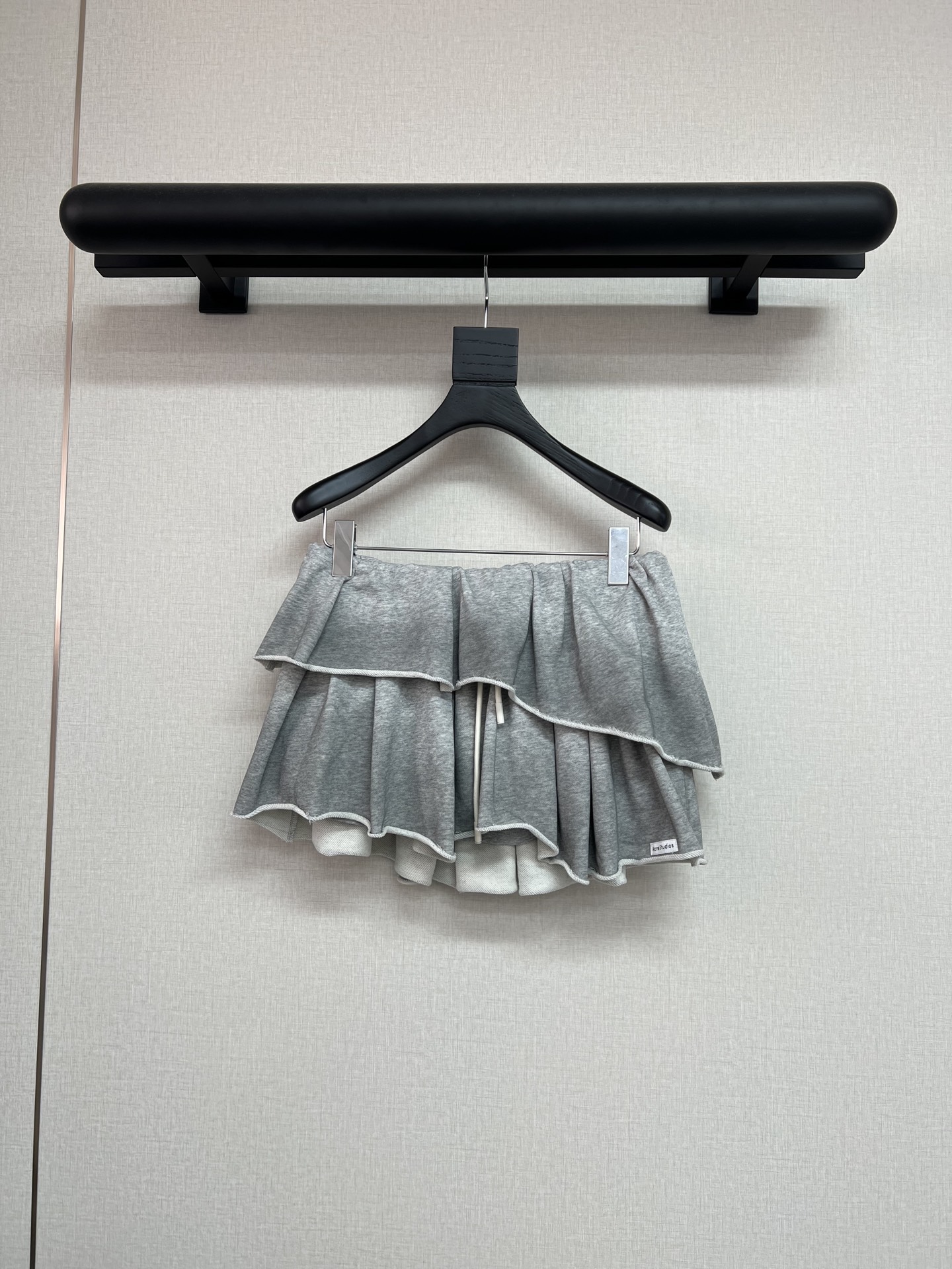 NO:472184,High-quality Ac*ne 2025 early autumn series Yuan version purchased customized sweatshirt fabrics, color spraying process, asymmetric cake skirt, completely made with the version, essential items for hot girls~ Super good texture SML, hoodie, sweatshirts, skirts, alexander wang19860909高品质Ac*ne 2025早秋系列 元版购入定制的卫衣面料 喷色工艺 不对称蛋糕裙 完全对版做哈 辣妹必备单品～ 质感超好 SML,,hoodie,sweatshirts,skirts,alexander wang,Women's clothing