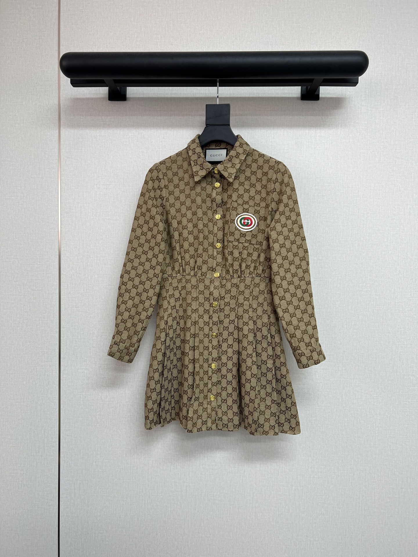 NO:480378,High-quality gucc*2025 early autumn new lapel long sleeve waist pleated dress classic GG jacquard golo fabric chest red and green card decorative custom hardware logo button high quality SML, gucci, skirts, alexander wang19860909高品质gucc*2025早秋新款翻领长袖收腰压褶连衣裙经典GG提花golo面料胸前红绿牌牌装饰定制五金logo扣子高品质SML,,gucci,skirts,alexander wang,Women's clothing