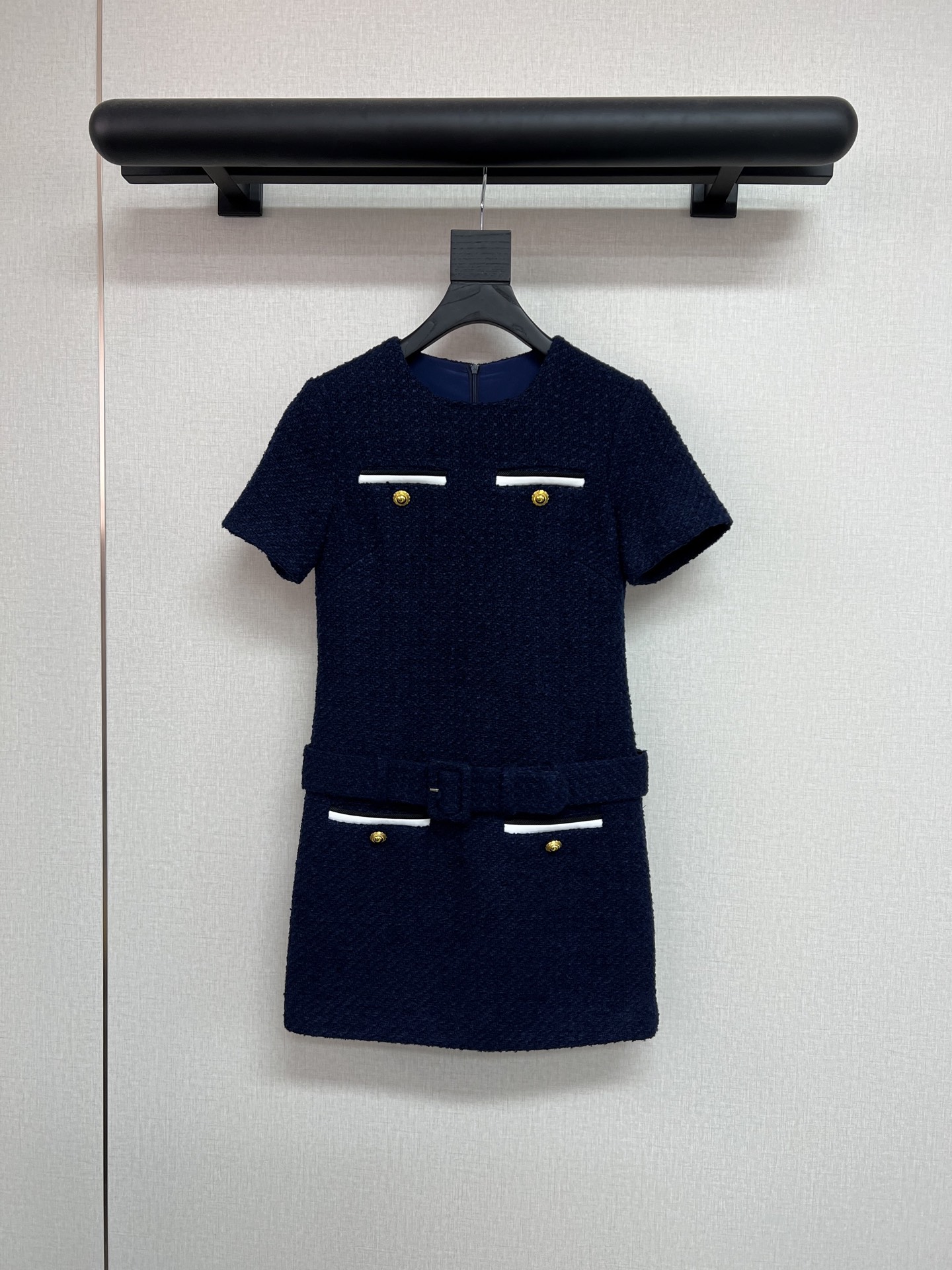 NO:485550,High-quality S*P 25 early autumn series Super beautiful tweed short-sleeved dress Contrast color design is eye-catching and fashionable Low waist straight skirt style Better inclusive figure Dark blue really shows whiteness and temperament Closed eyes item~SML, skirts, T-shirt, alexander wang19860909高品质S*P 25早秋系列 超美的粗花呢短袖连衣裙 撞色设计亮眼时髦 低腰直筒裙版型 更好的包容身材 深蓝色真的很显白显气质 闭眼入的单品～SML,,skirts,T-shirt,alexander wang,Women's clothing