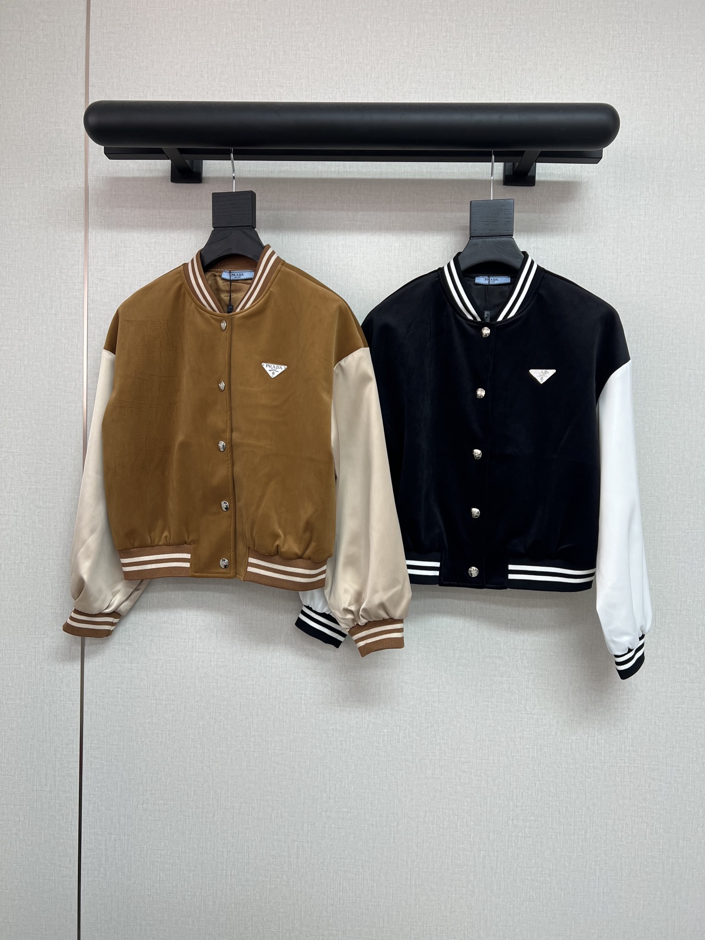 NO:491545,High-quality Pard* 25 Autumn and Winter New Jacket Velvet Jacket/Threaded Knitted Stitching Cuffs/Two-Color SML,, Jackets & Coats, Jackets & Coats, Alexander wang19860909高品质Pard*25年秋冬新款夹克丝绒外套/螺纹针织拼接袖口/两色SML,,jackets & coats,jackets & coats,alexander wang,Women's clothing