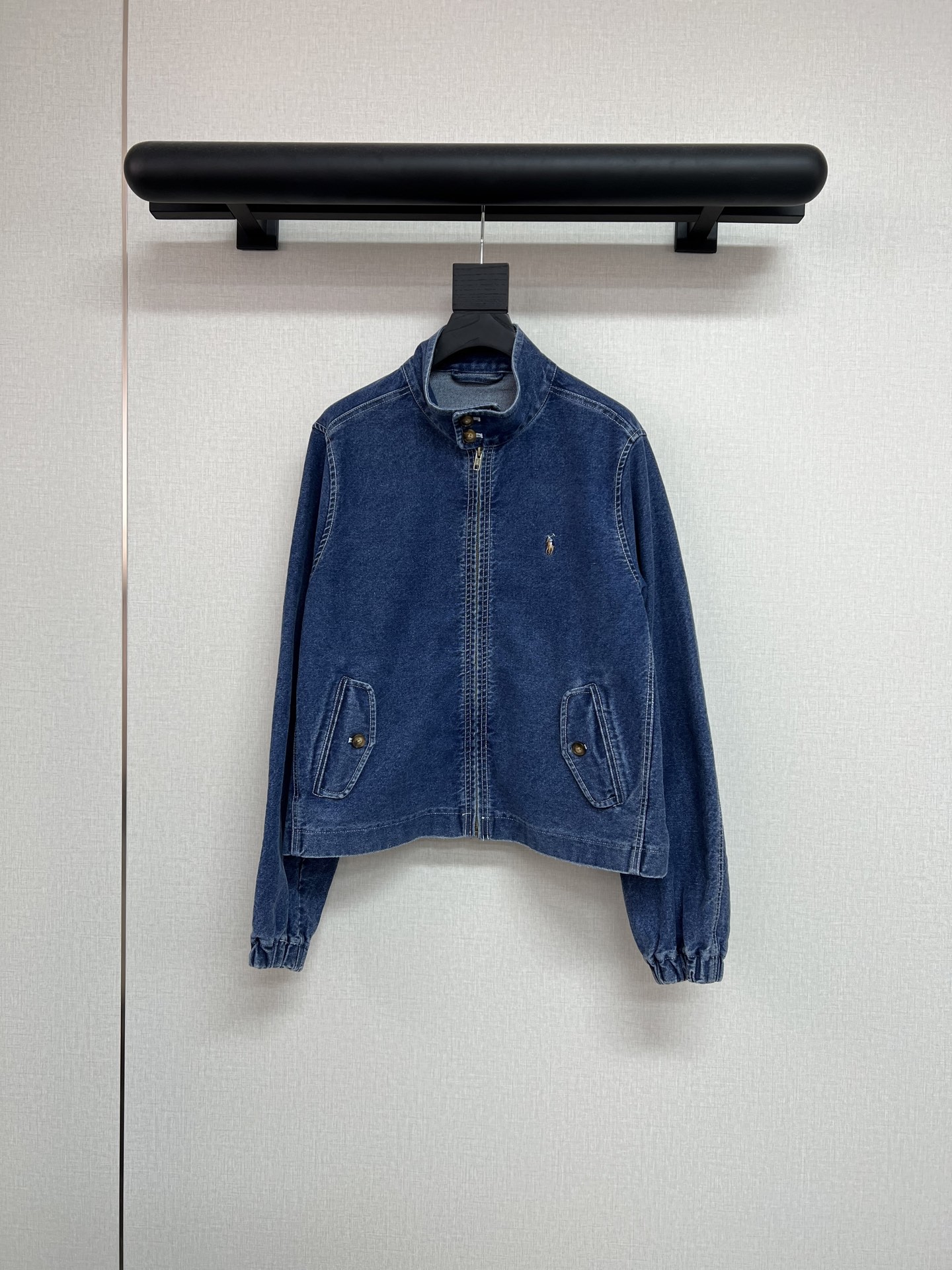NO:491561,High-quality Raf*2025 autumn and winter series Super cool denim jacket Old-fashioned rich feeling Washed hand-milled sand to produce a piece of clothing Super good feel Denim can see quality Close eyes and SML, Jackets & coats, alexander wang19860909高品质拉夫*2025秋冬系列 超酷的牛仔外套 老钱风rich感 水洗手工磨破沙洗才能出一件衣服 手感超级好的牛仔布 看得到的品质 闭眼入SML,,jackets & coats,alexander wang,Women's clothing