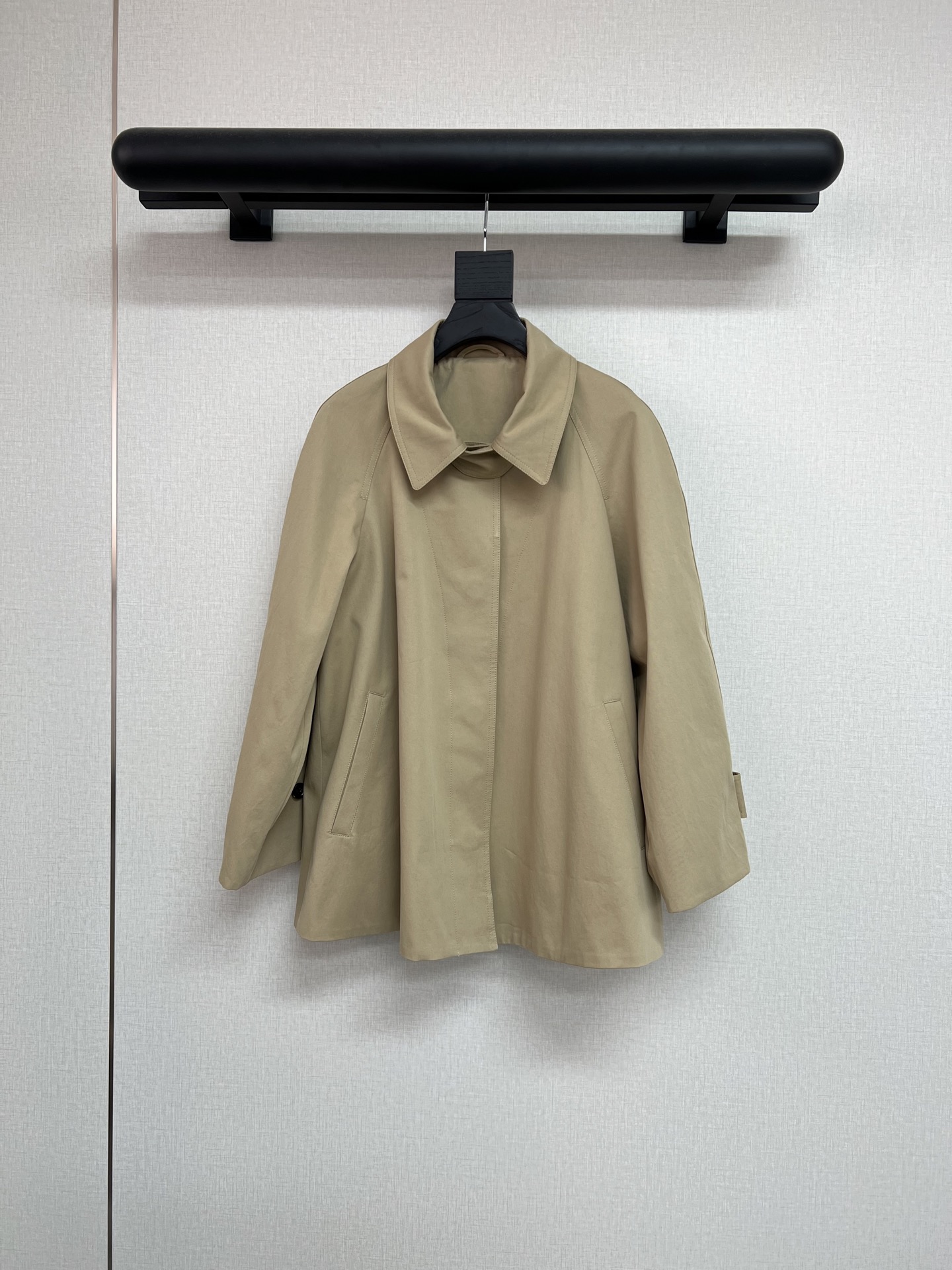 NO:500046,High-quality COS king-fried windbreaker jacket, Yuan version purchased customized ~ fabric was fermented and washed and soft, super popular A-spoke style~ closed eyes SML,, jackets & coats,alexander wang19860909高品质COS王炸款风衣外套 元版购入定制哈～面料做了酵洗加软 超火的一款A摆款式～闭眼入 SML,,jackets & coats,alexander wang,Women's clothing