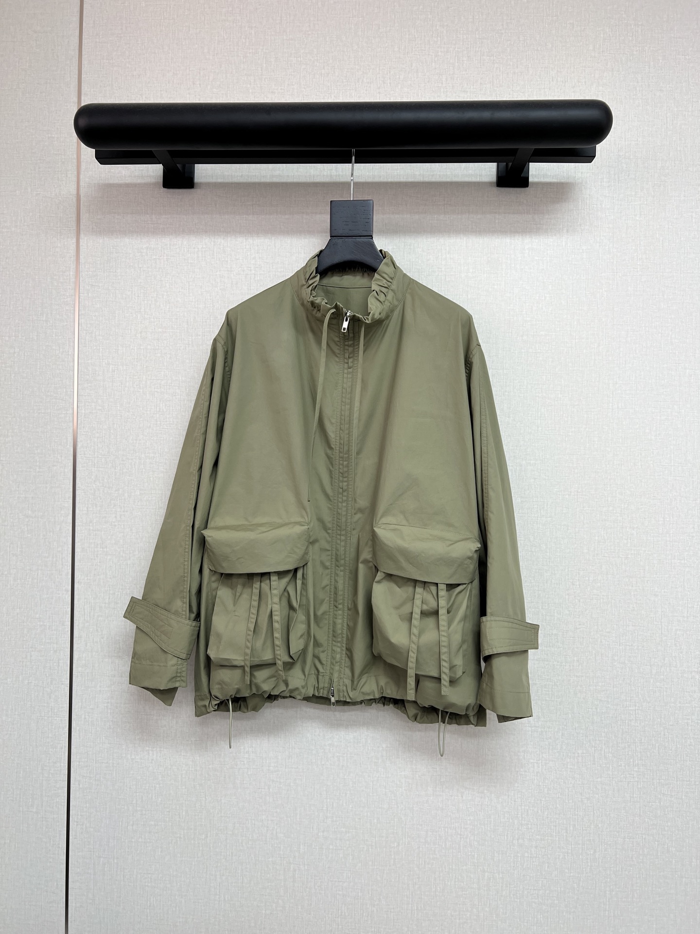 NO:504178,High-quality work jackets with the same style as Zhao Lusi AIV*EI work jackets with the same style as Zhao Lusi~ The loose silhouette is slack~ The daily jacket is full of cotton fabrics and textures. The early autumn outfit is perfect~ SML,, jackets & coats,alexander wang19860909高品质赵露思同款工装外套 AIV*EI赵露思同款工装外套～ 宽松廓形的松弛感～ 日常气很足的外套 采用全棉的面料很有质感 早秋穿搭妥妥哒～ SML,,jackets & coats,alexander wang,Women's clothing