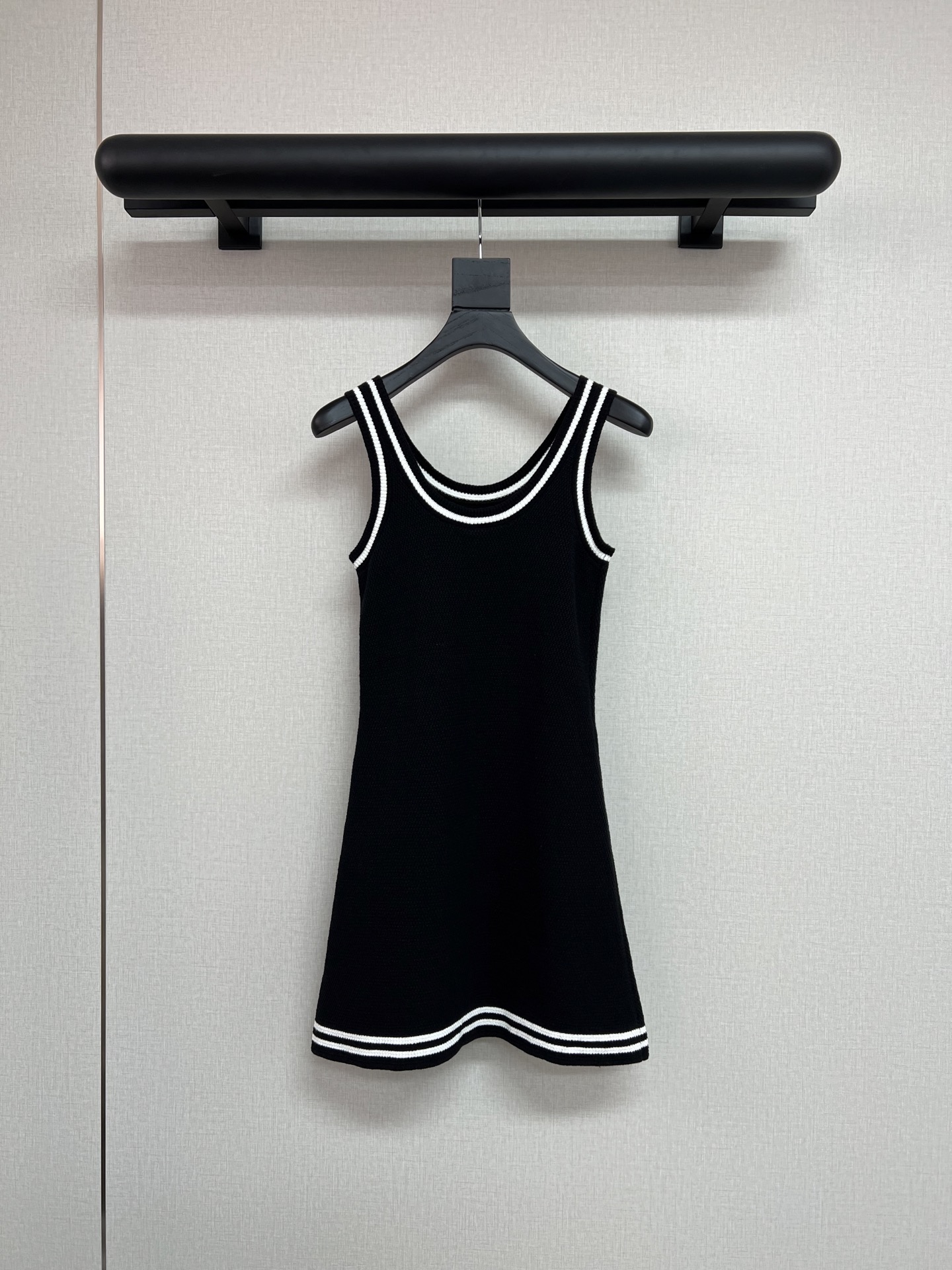 NO:534232,High-quality alo super hot knitted series jisoo/kendou same style. This series was also bought for the Yuan version. 4 styles of cardigan/V-neck/skirt/dress. A classic series that can be worn all year round. SML, skirts, alexander wang19860909高品质alo超火针织系列jisoo/肯豆同款 这个系列也是买了元版做 开衫/V领/半裙/连衣裙4个款 一年四季都可以穿的经典系列 SML,,skirts,alexander wang,Women's clothing