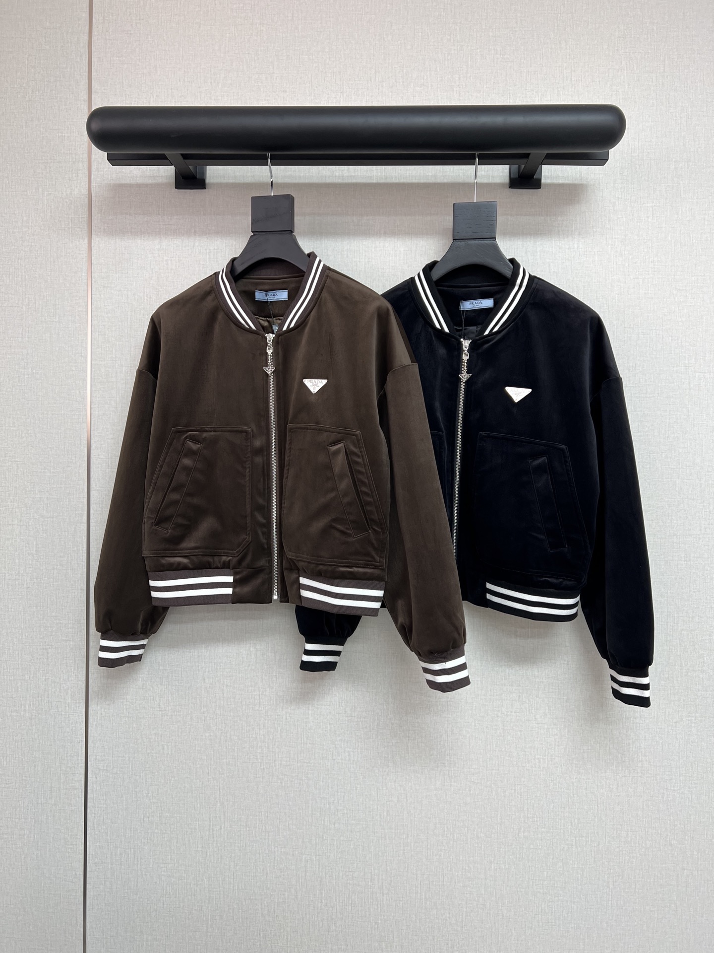 NO:536003,High-quality Pard*25-year series new baseball uniform velvet short jacket with spliced ​​striped threads three-dimensional cut slim and lengthen body proportions two colors SML, jackets & coats, alexander wang19860909高品质Pard*25年系列秋冬新款棒球服丝绒短款外套 拼接条纹螺纹 立体裁剪 显瘦拉长身材比例两色SML,,jackets & coats,alexander wang,Women's clothing