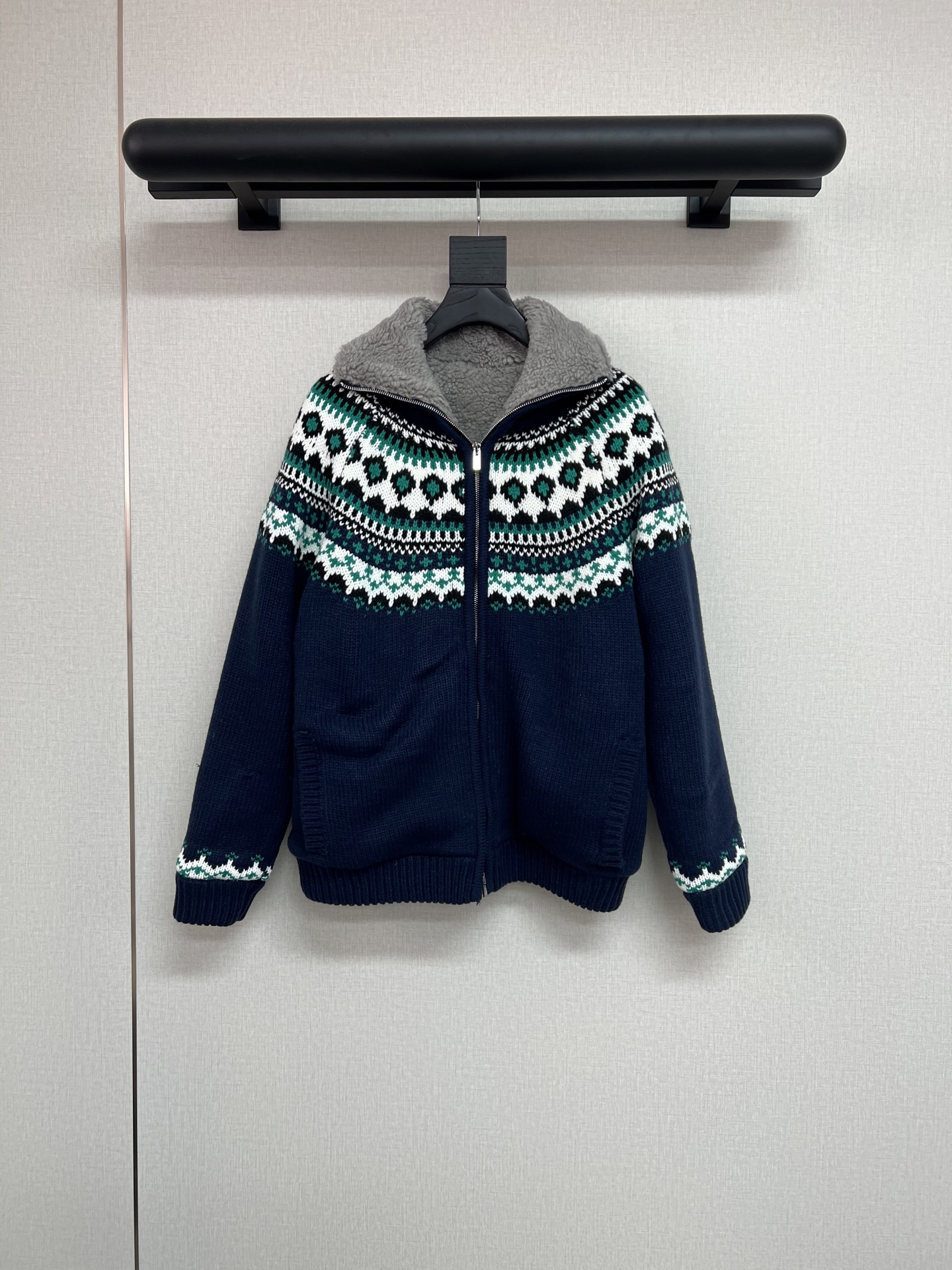 NO:654821,High-quality miumiu winter/Fair Isle style thickened sweater ~ Faux lamb wool lining ~ super thick SML,,miumiu,sweaters,alexander wang19860909高品质miumiu冬季/费尔岛风加厚毛衣～ 内里拼接仿羊羔毛～超级厚实SML,,miumiu,sweaters,alexander wang,Women's clothing