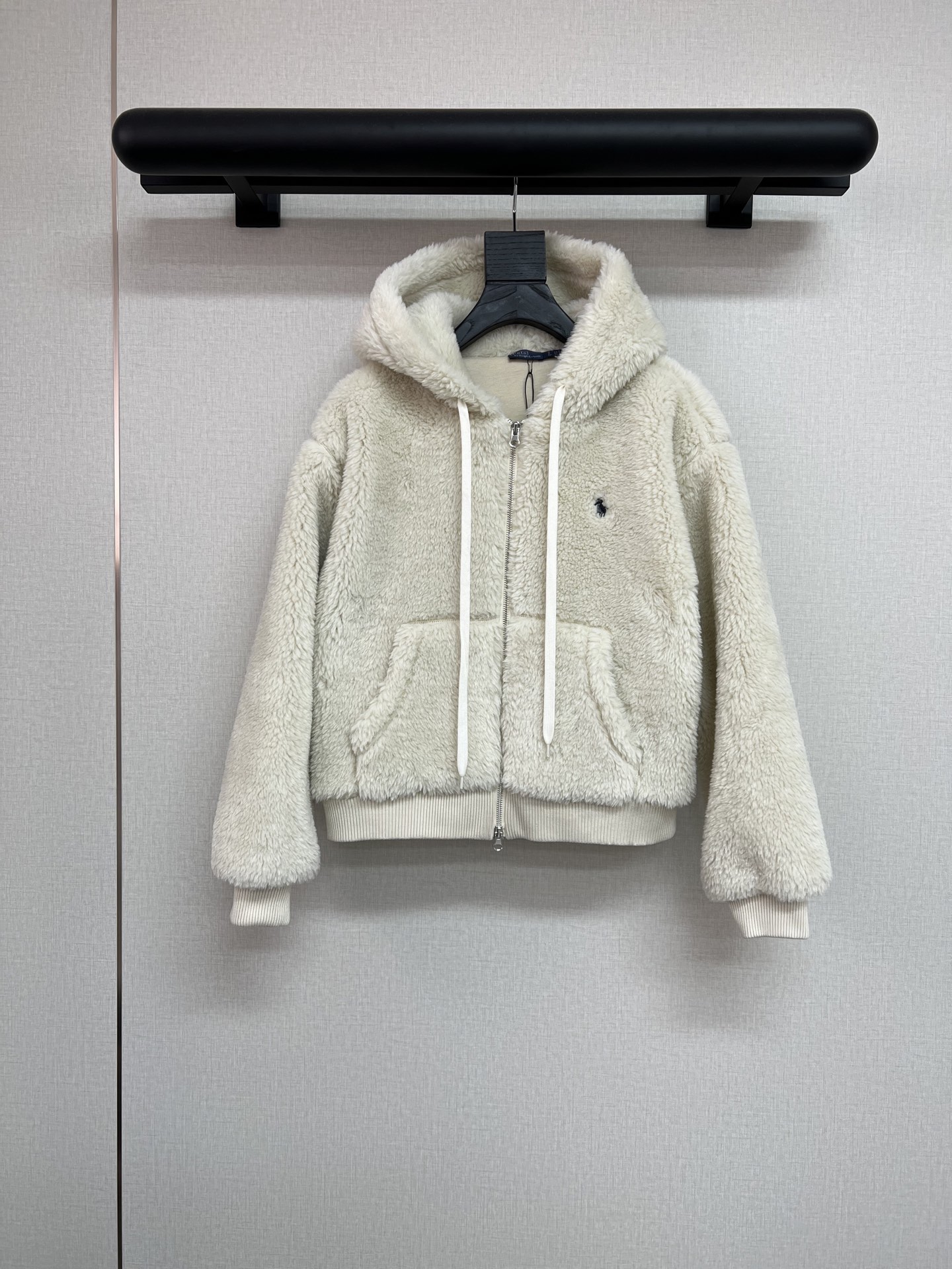 NO:707874,High-quality Raff RL2025 winter series. Super beautiful teddy bear fur coat. Made of eco-friendly lamb wool fabric. Elastic cotton-feel knitted lining inside. Extremely warm and thick sweatshirt jacket. Off-white and extremely beautiful. SML,,hoodie,sweatshirts,jackets & coats,19860909高品质拉夫RL2025冬季系列 超好看的泰迪熊毛毛外套 采用环保羊羔毛面料 内里弹力棉感针织里衬 巨保暖巨厚实的卫衣外套 米白色巨好看 SML,,hoodie,sweatshirts,jackets & coats,,Women's clothing