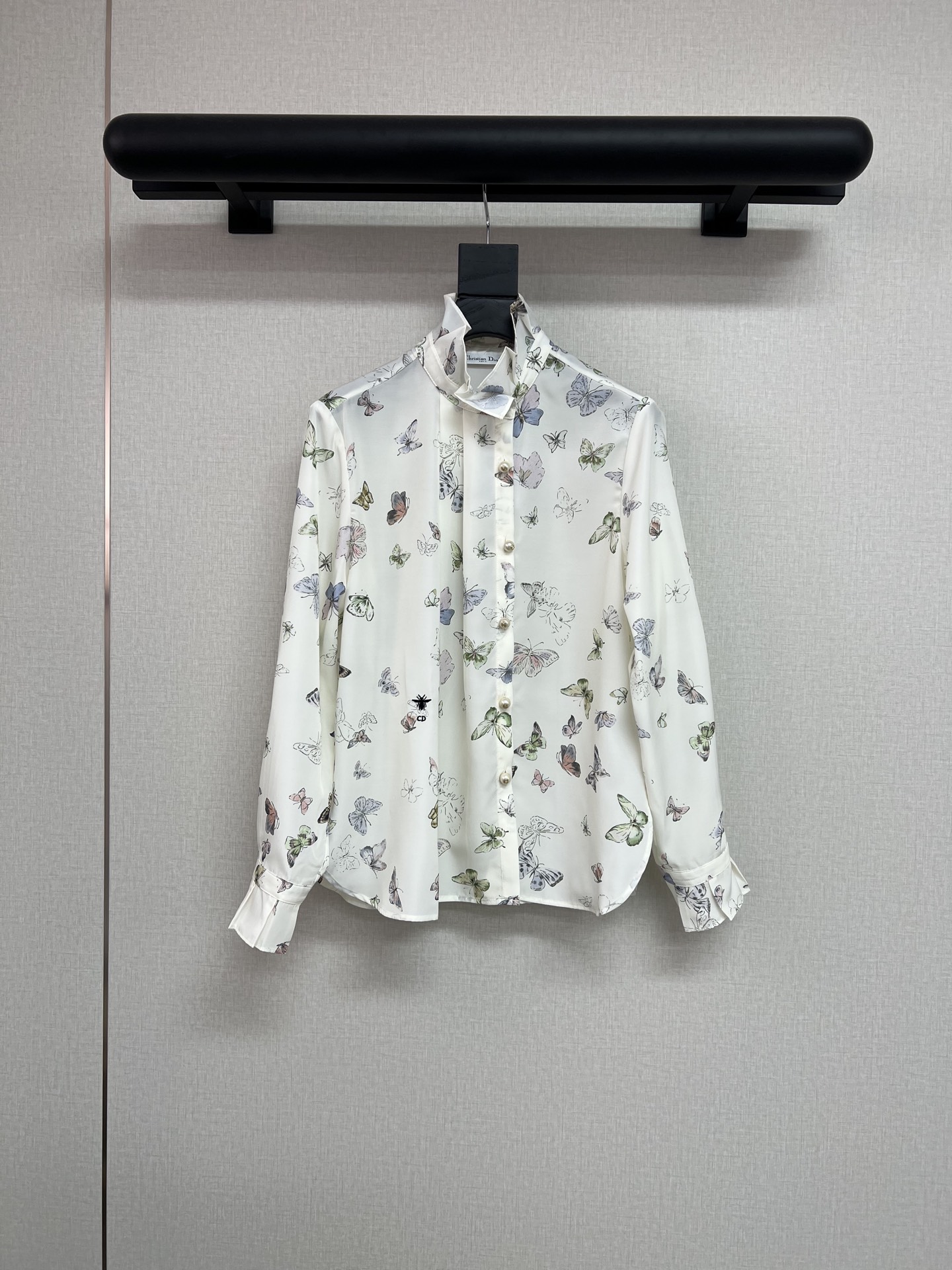 NO:737796,High-quality Dio*26 early spring new lotus collar printed butterfly color pattern shirt/advanced custom buttons/single product SML,,dior,shirts,19860909高品质Dio*26年早春新款荷花领印花蝴蝶彩色图案衬衫/高级定制纽扣/单品SML,,dior,shirts,,Women's clothing