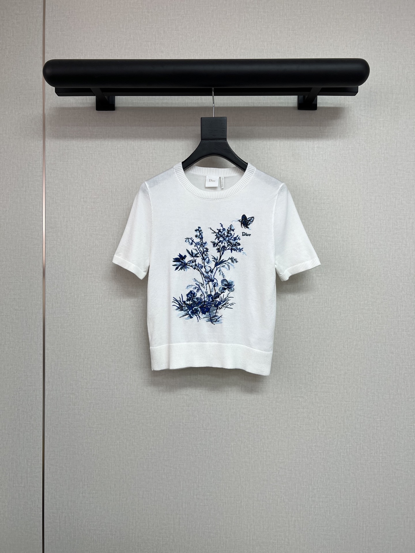 NO:738703,High quality di*r2026 early spring series new product/orchid butterfly heavy embroidery knitted short-sleeved SML,, T-shirt,19860909高品质di*r2026早春系列新品/兰花蝴蝶 重工刺绣针织短袖SML,,T-shirt,,Women's clothing