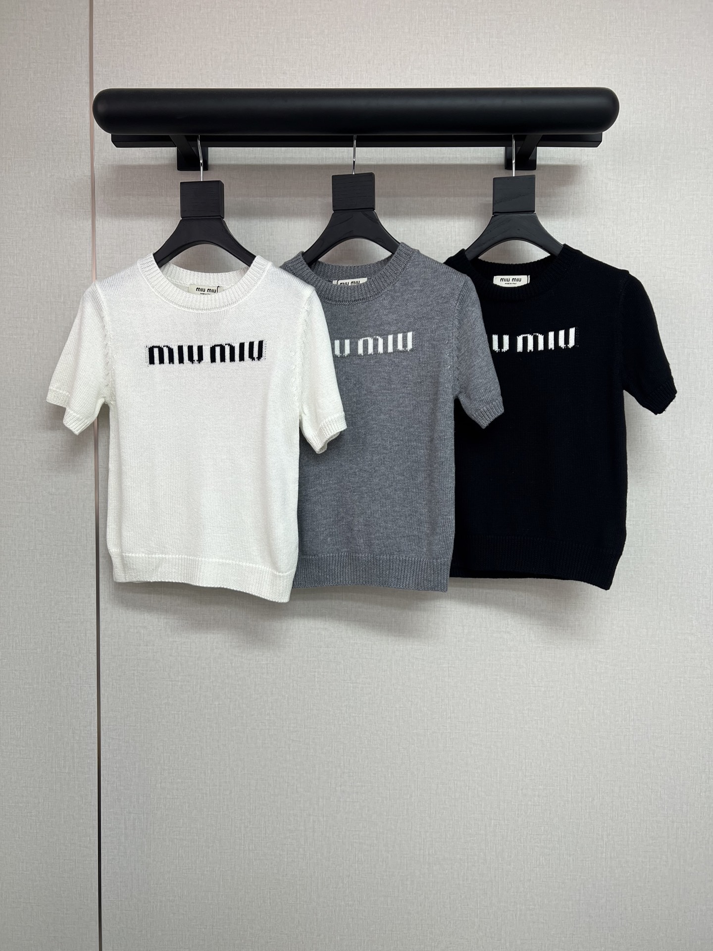 NO:750614,High quality m home 26* new spring and summer official website, synchronous round neck short sleeves, soft fabric, advanced design, super versatile, not picky at all SML,, T-shirt,19860909高品质m家 26* 春夏新款官网,同步圆领短袖 面料柔软款 高级设计 超级百搭 一点都不挑人 SML,,T-shirt,,Women's clothing