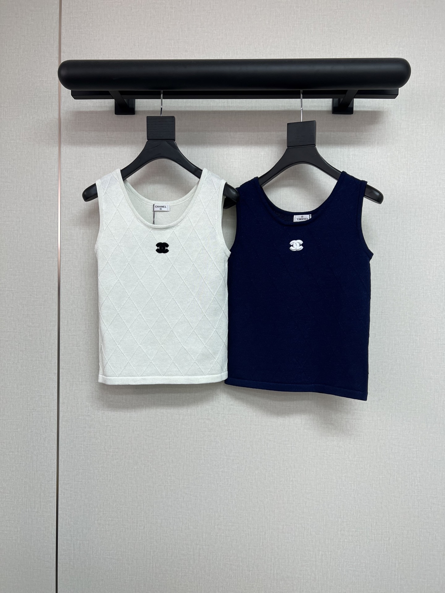 NO:750622,High-quality Xiaoxiang 26* new spring and summer official website, synchronous round neck vest, soft fabric, advanced design, super versatile, not picky at all SML,,19860909高品质小香 26* 春夏新款官网,同步圆领背心 面料柔软款 高级设计 超级百搭 一点都不挑人 SML,,,Women's clothing