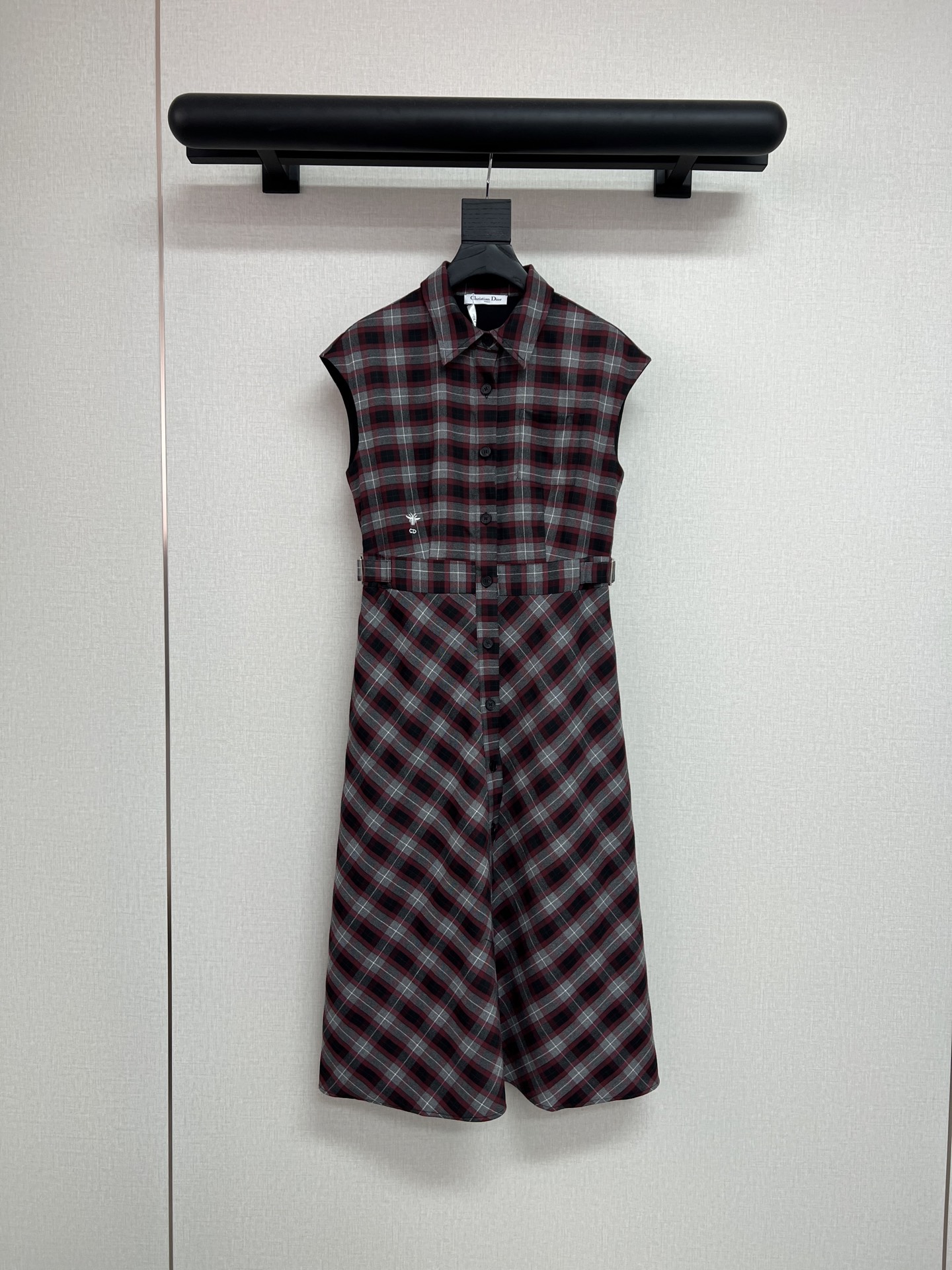 NO:752468,High-quality Dio*2026 new lapel sleeveless plaid dress with bee embroidery decoration, button-type upper body slimming, mobile shrink waist buckle, three-color single color SML, dior, skirts,19860909高品质Dio*2026新款翻领无袖格子连衣裙小蜜蜂刺绣装饰 纽扣式 上身显瘦 移动收缩腰扣 单色三码SML,,dior,skirts,,Women's clothing