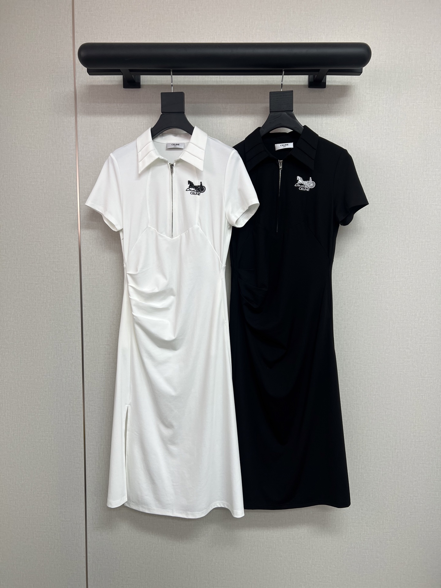 NO:795781,High-quality CHANEL*2026 new summer short-sleeved dress, patterned letter embroidery decoration, high-grade Tencel Roman fabric, waist pleat process, invisible zipper on the right side, slim and versatile design, double-pocket design, very good-looking, high-quality, two-color SML, chanel, skirts, T-shirt,19860909高品质CHANEL*2026新款夏季短袖连衣裙 图案字母刺绣装饰 高级天丝罗马面料 腰部捏褶工艺 右侧加隐形拉链 版型显瘦百搭 双口袋设计 非常好看 高品质 两色SML,,chanel,skirts,T-shirt,,Women's clothing