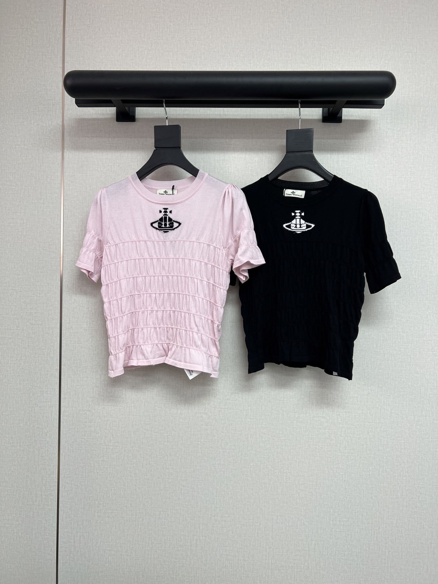 NO:799788,High-quality Queen Mother 26ss spring and summer series. It is worthy of the design of Queen Mother. The Queen Mother has a sense of fashion. The three-dimensional pleats make a knitted piece vivid. It is slim and easy to wear. It has great elasticity. Classic black/light pink SML,,19860909高品质西太后26ss春夏系列 不愧是西太后的设计呢 太后时尚感了 立体褶皱让一件针织生动起来 显瘦还很好穿搭 弹力很大 经典黑色/浅粉色SML,,,Women's clothing